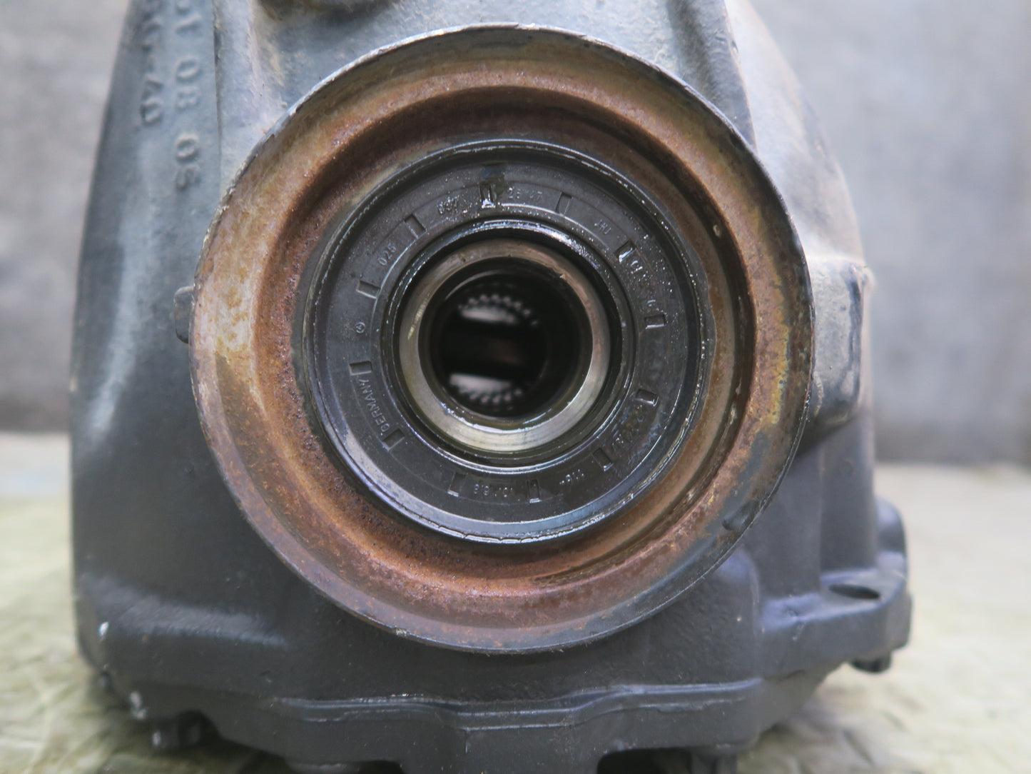 05-11 Mercedes R171 SLK350 RWD Rear Axle Differential Carrier 3.27 Ratio OEM