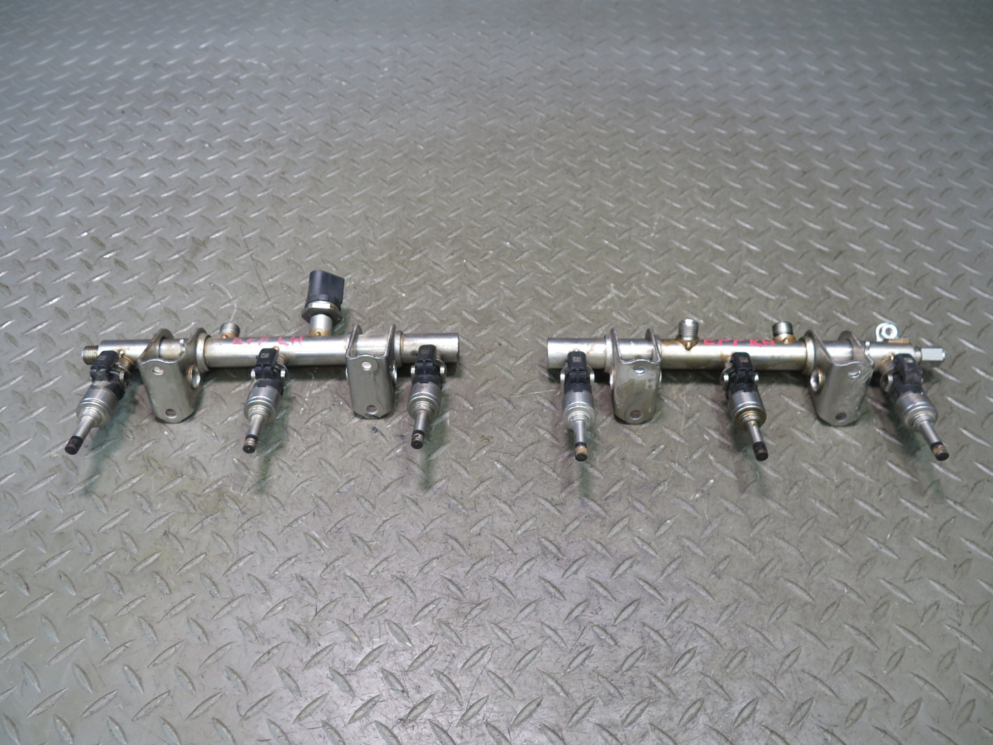 2014-2016 Porsche Panamera 970 3.0L Left & Right Fuel Rail Line W/ Injectors Set