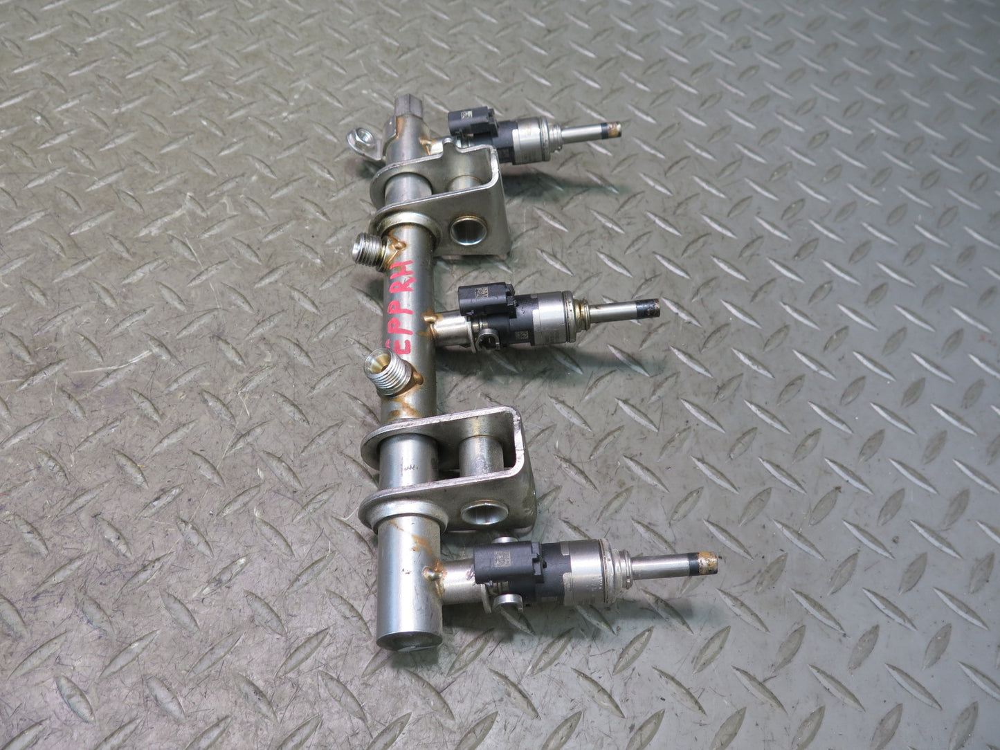 2014-2016 Porsche Panamera 970 3.0L Left & Right Fuel Rail Line W/ Injectors Set