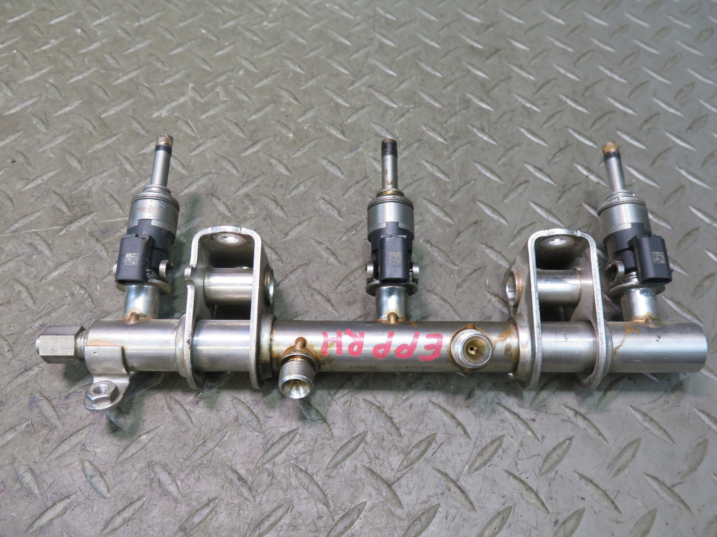2014-2016 Porsche Panamera 970 3.0L Left & Right Fuel Rail Line W/ Injectors Set