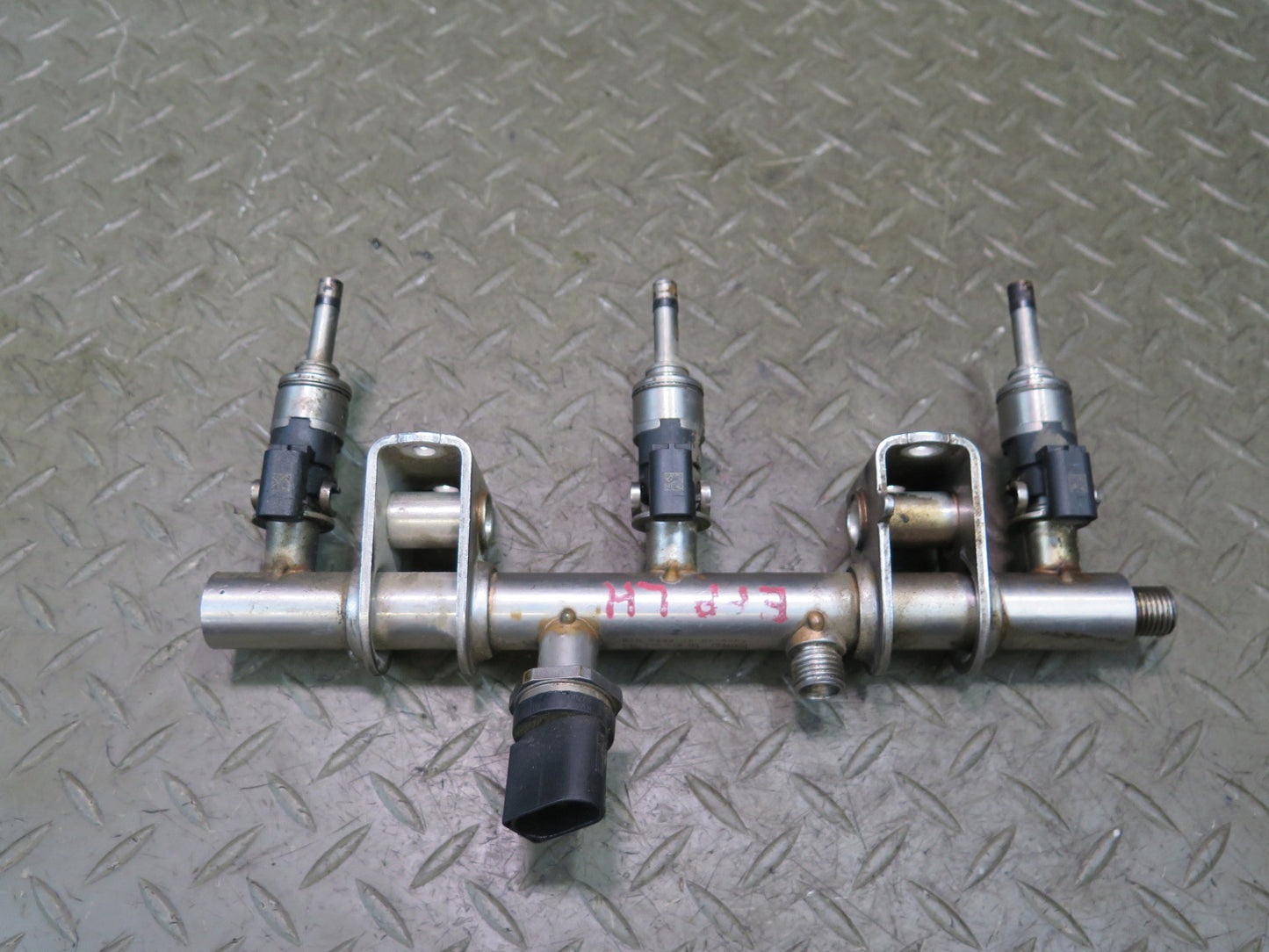 2014-2016 Porsche Panamera 970 3.0L Left & Right Fuel Rail Line W/ Injectors Set
