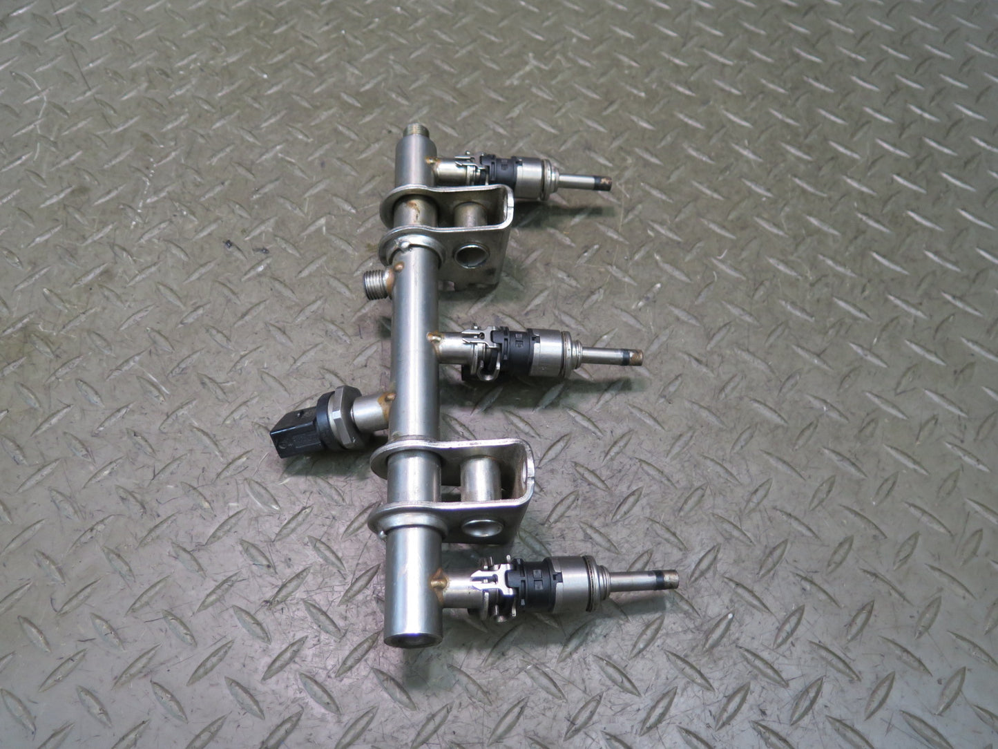 2014-2016 Porsche Panamera 970 3.0L Left & Right Fuel Rail Line W/ Injectors Set
