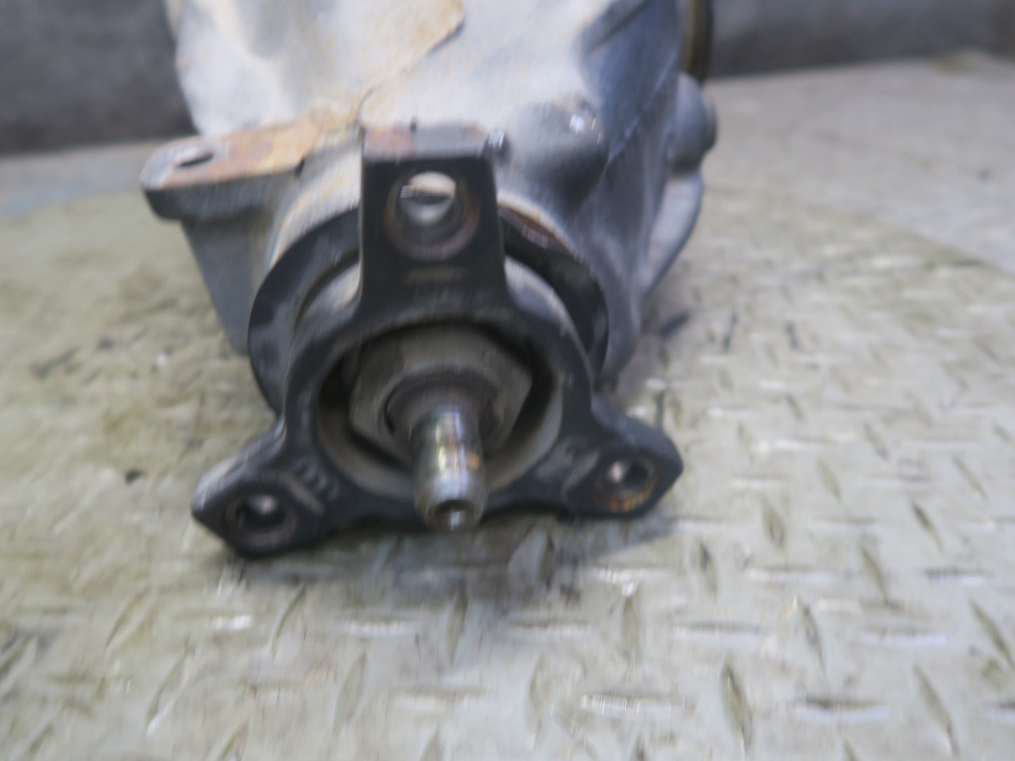 05-11 Mercedes R171 SLK350 RWD Rear Axle Differential Carrier 3.27 Ratio OEM