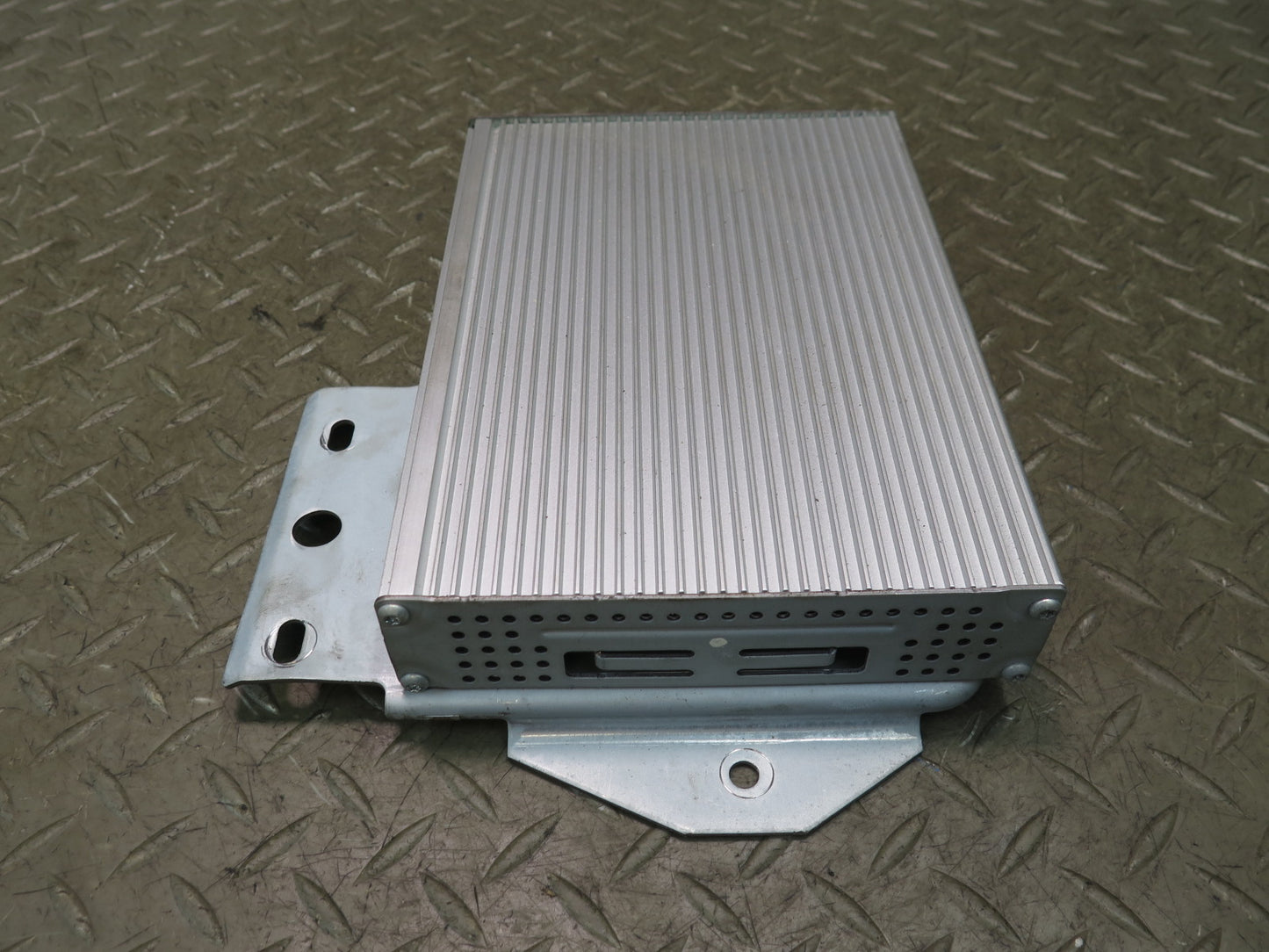 2005 Dodge RAM 1500 DR Infinity Radio Audio Amplifier AMP 56043295AF OEM