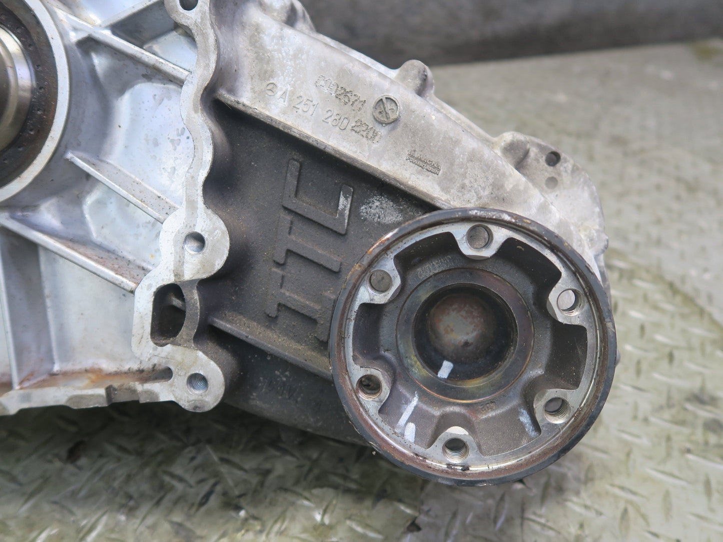 2012-2015 Mercedes W166 ML63 AMG Transfer Case 2512802200