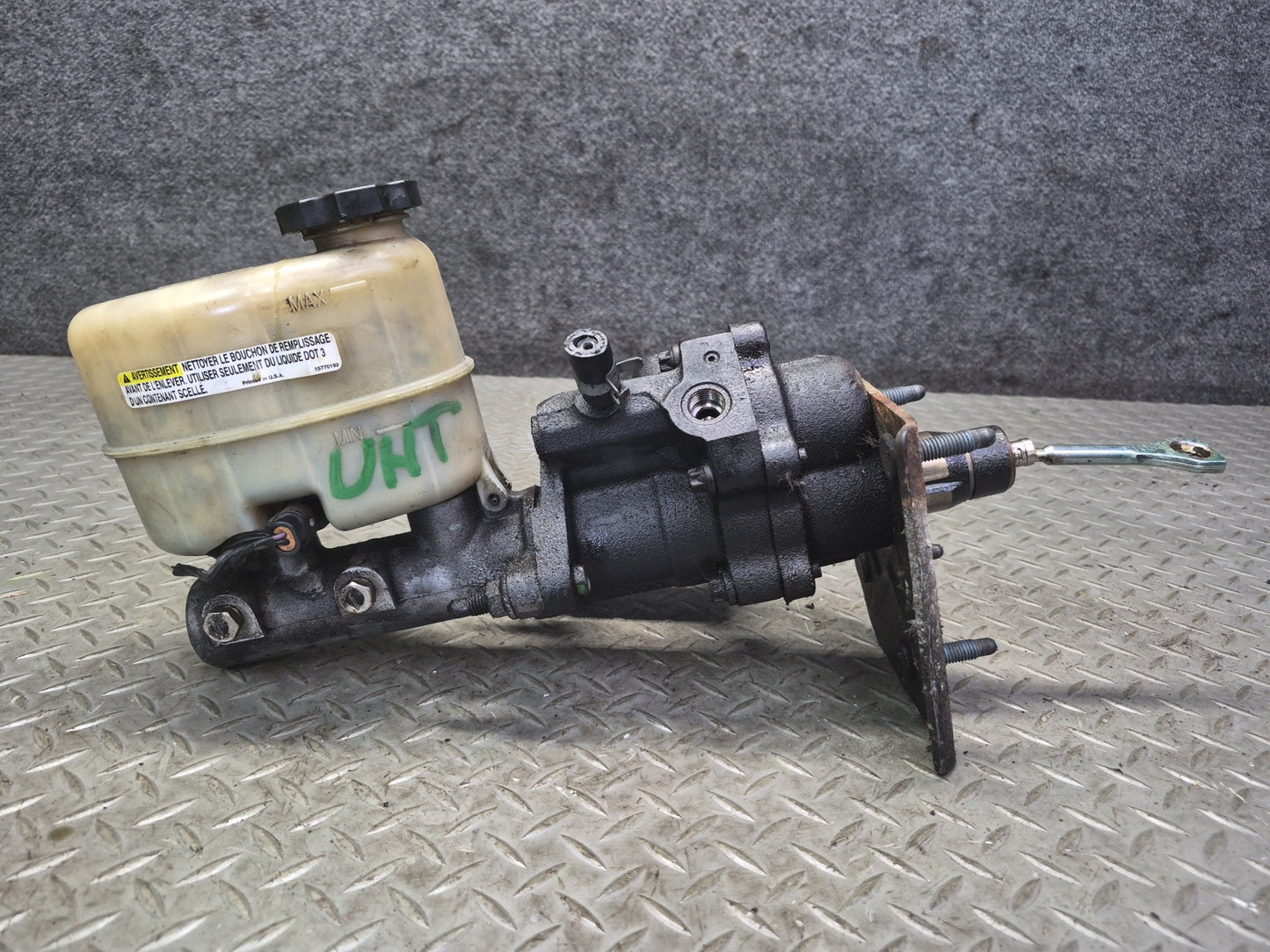 2003-2007 Hummer H2 Brake Master Cylinder Booster Fluid Reservoir