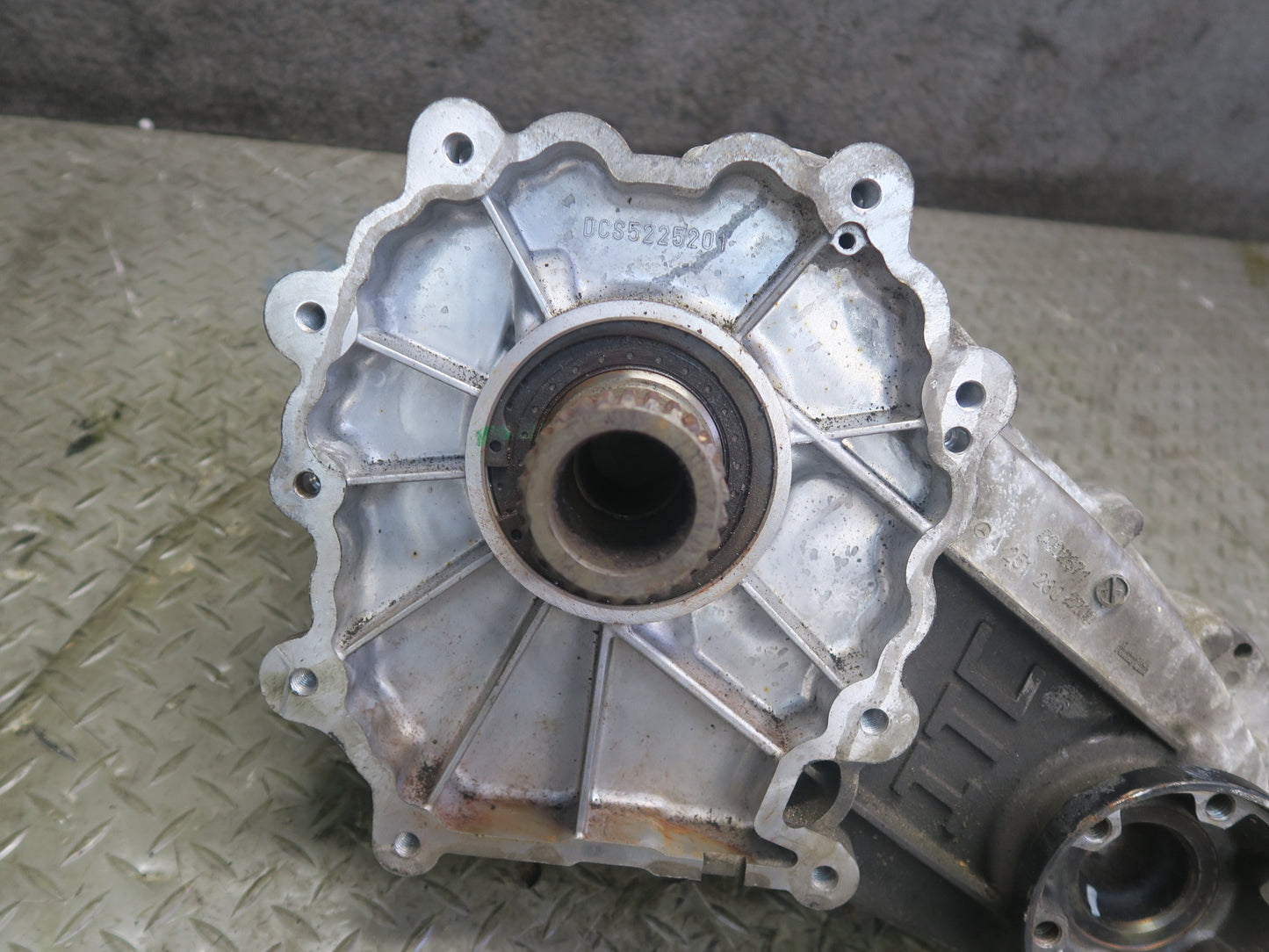 2012-2015 Mercedes W166 ML63 AMG Transfer Case 2512802200