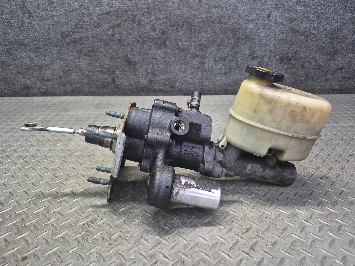 2003-2007 Hummer H2 Brake Master Cylinder Booster Fluid Reservoir