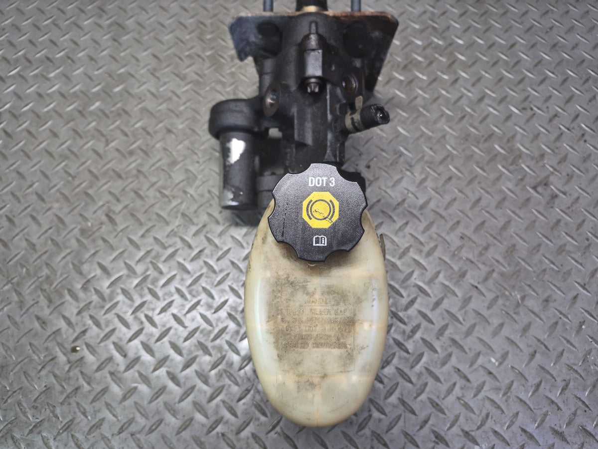 2003-2007 Hummer H2 Brake Master Cylinder Booster Fluid Reservoir