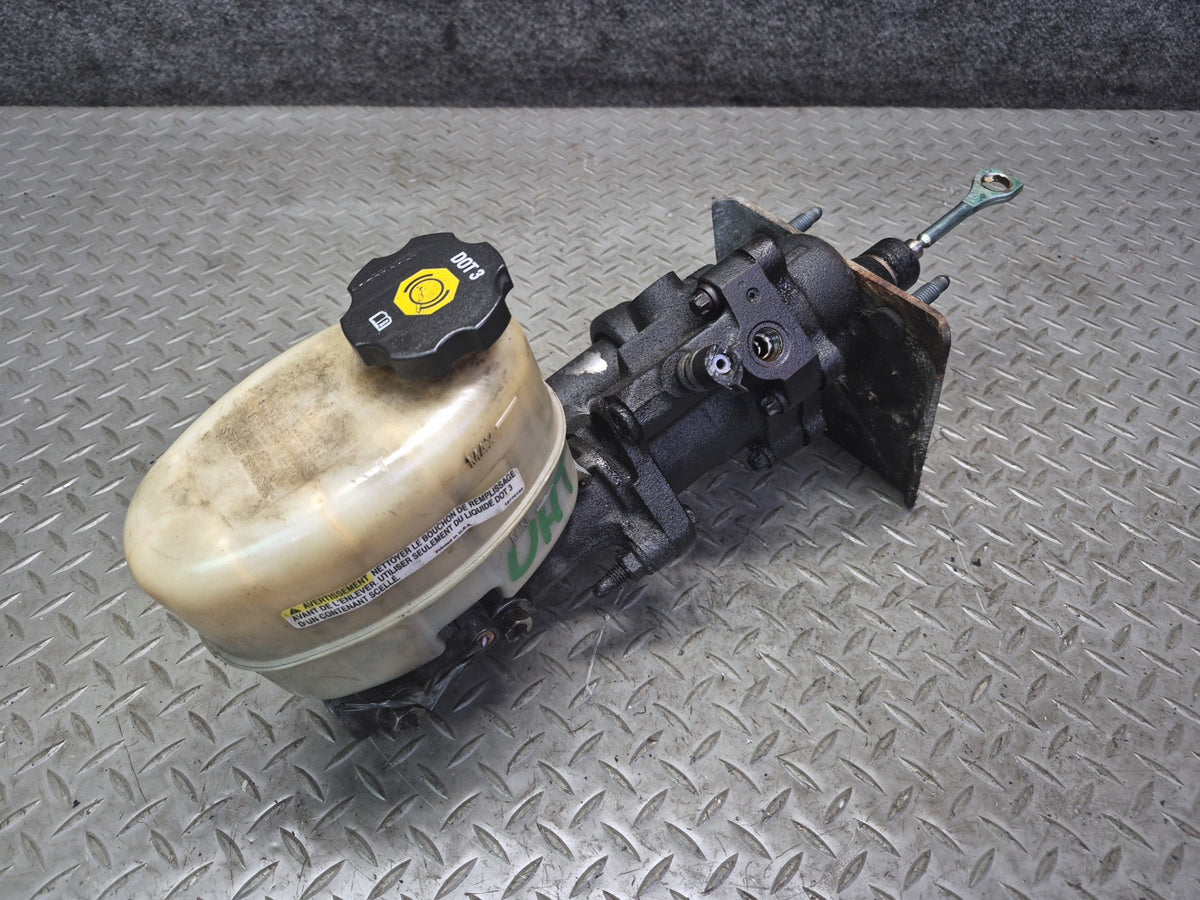 2003-2007 Hummer H2 Brake Master Cylinder Booster Fluid Reservoir