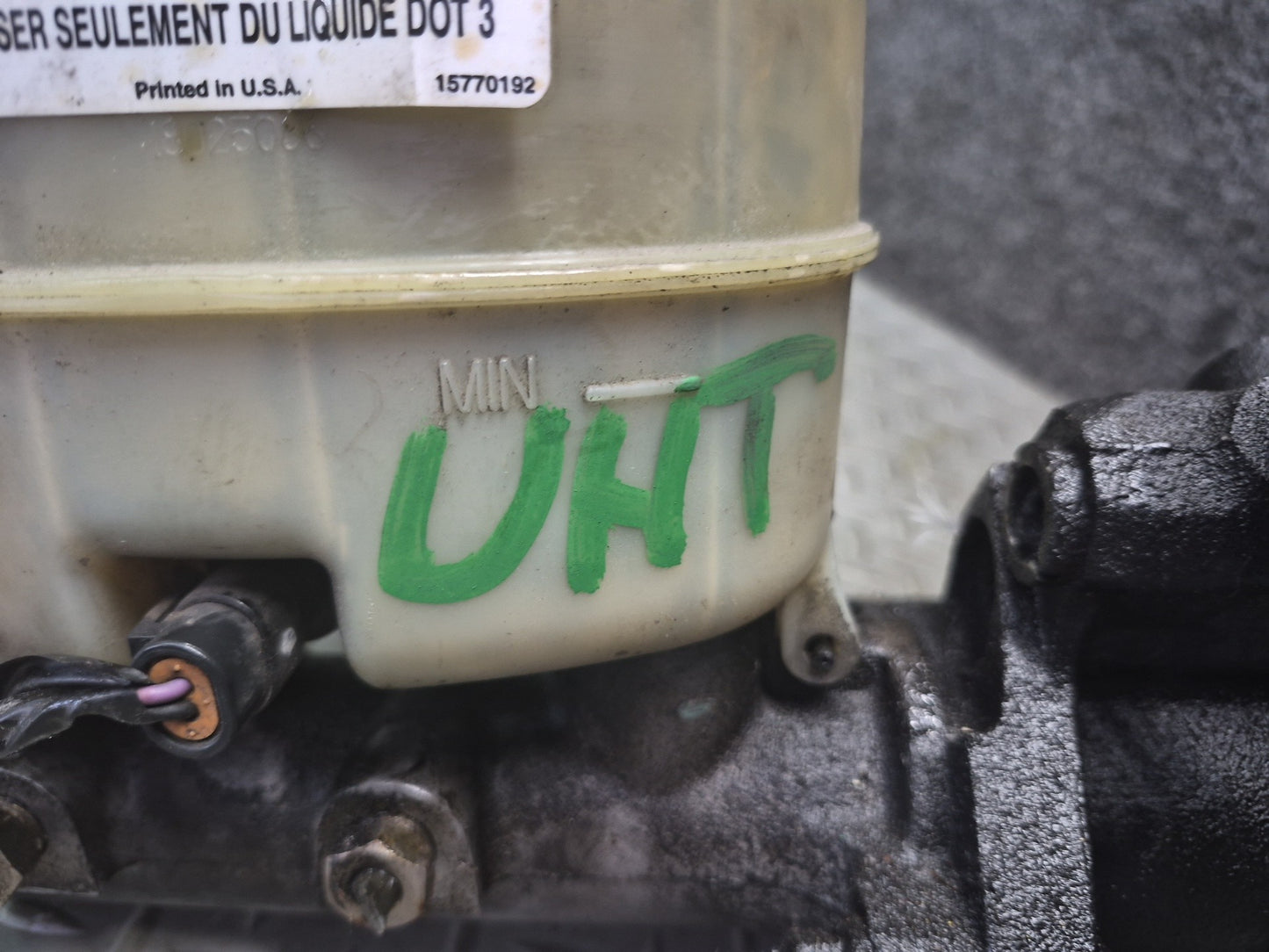 2003-2007 Hummer H2 Brake Master Cylinder Booster Fluid Reservoir