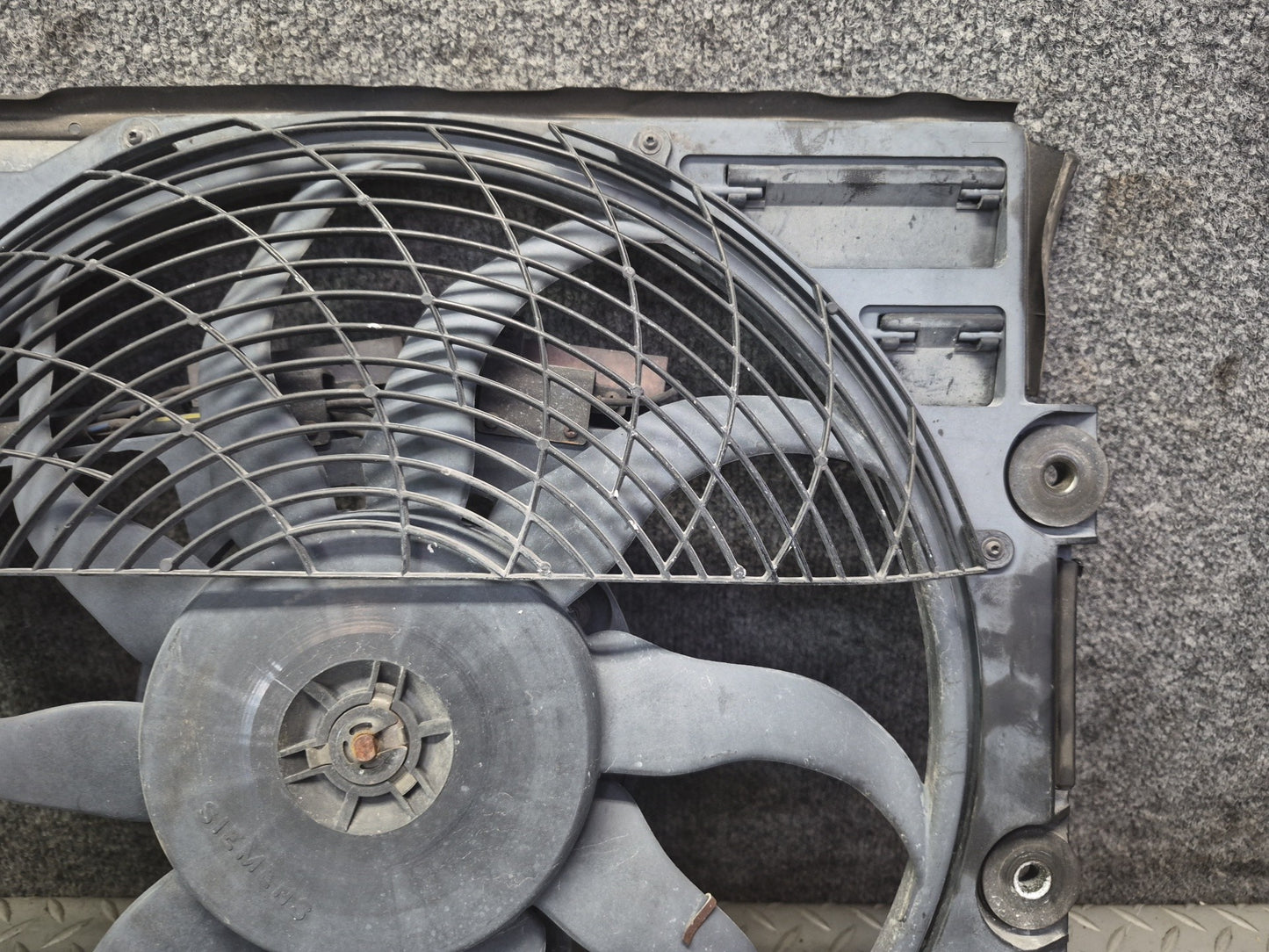 97-98 BMW E39 540i A/C Condenser Auxiliary Pusher Cooling Fan 8370993 OEM