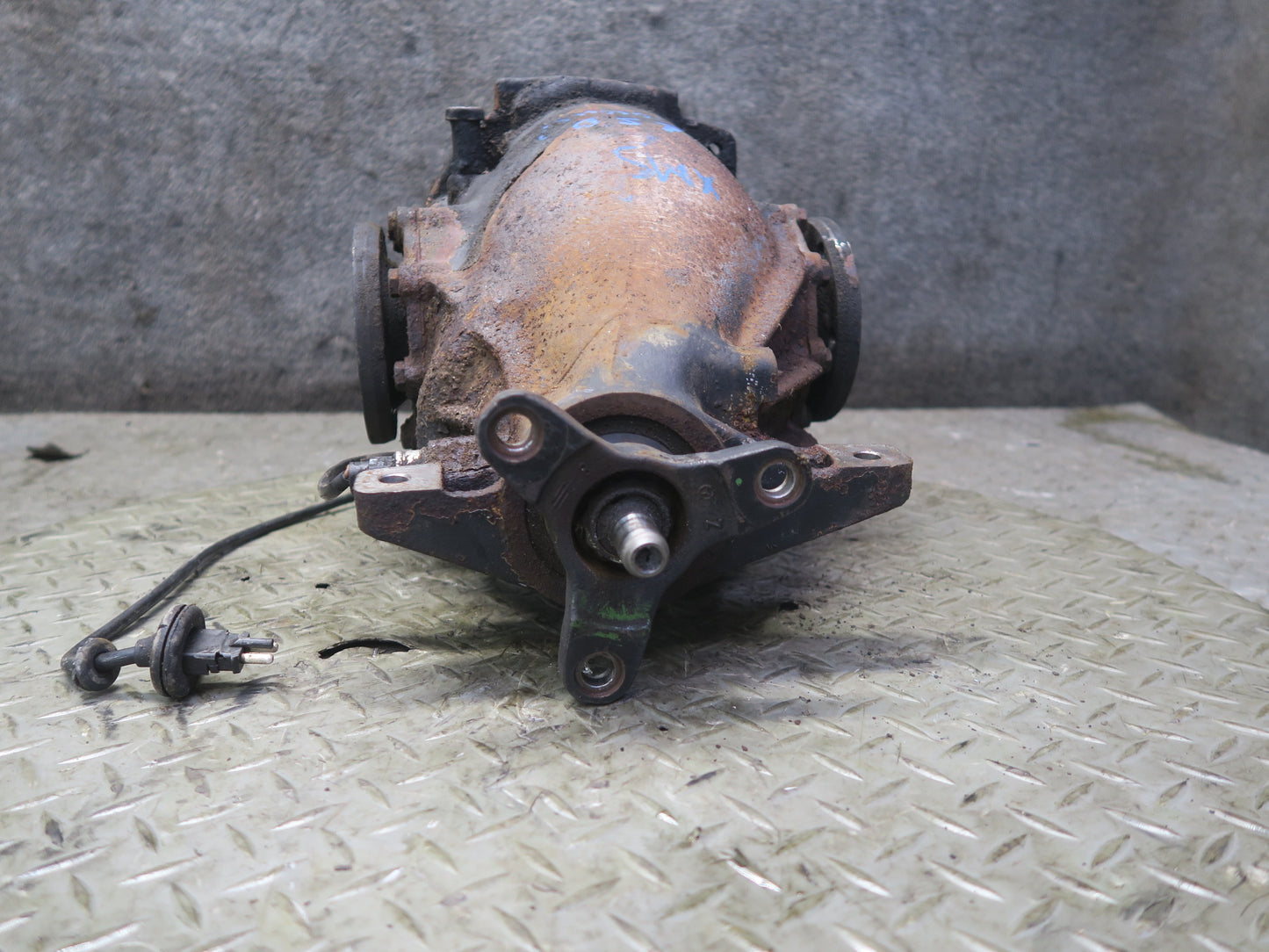 86-91 Mercedes W126 560SEC 560SEL Rear Differential Carrier LSD 2.47 Ratio OEM