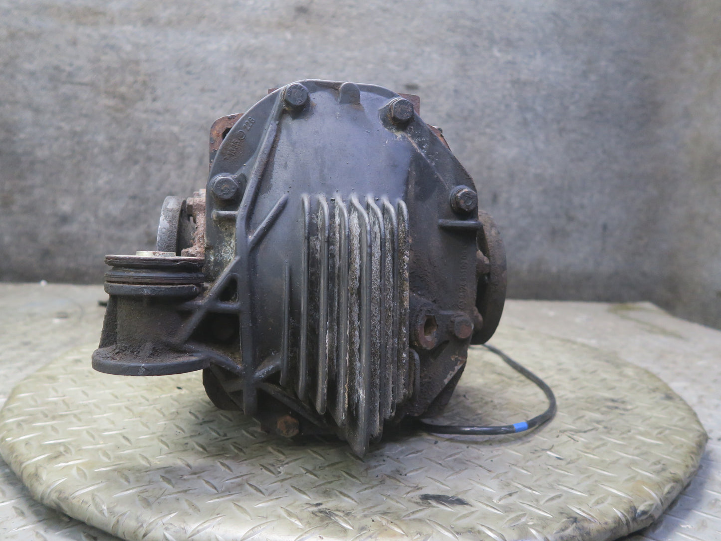86-91 Mercedes W126 560SEC 560SEL Rear Differential Carrier LSD 2.47 Ratio OEM