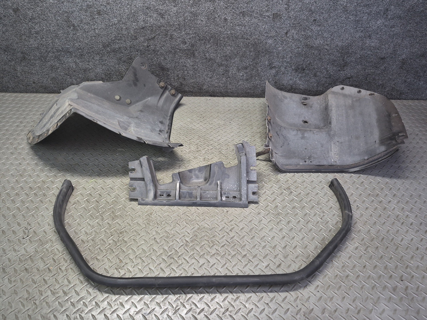 91-96 Chevrolet Corvette C4 Front Right Fender Liner Splash Shield Guard OEM