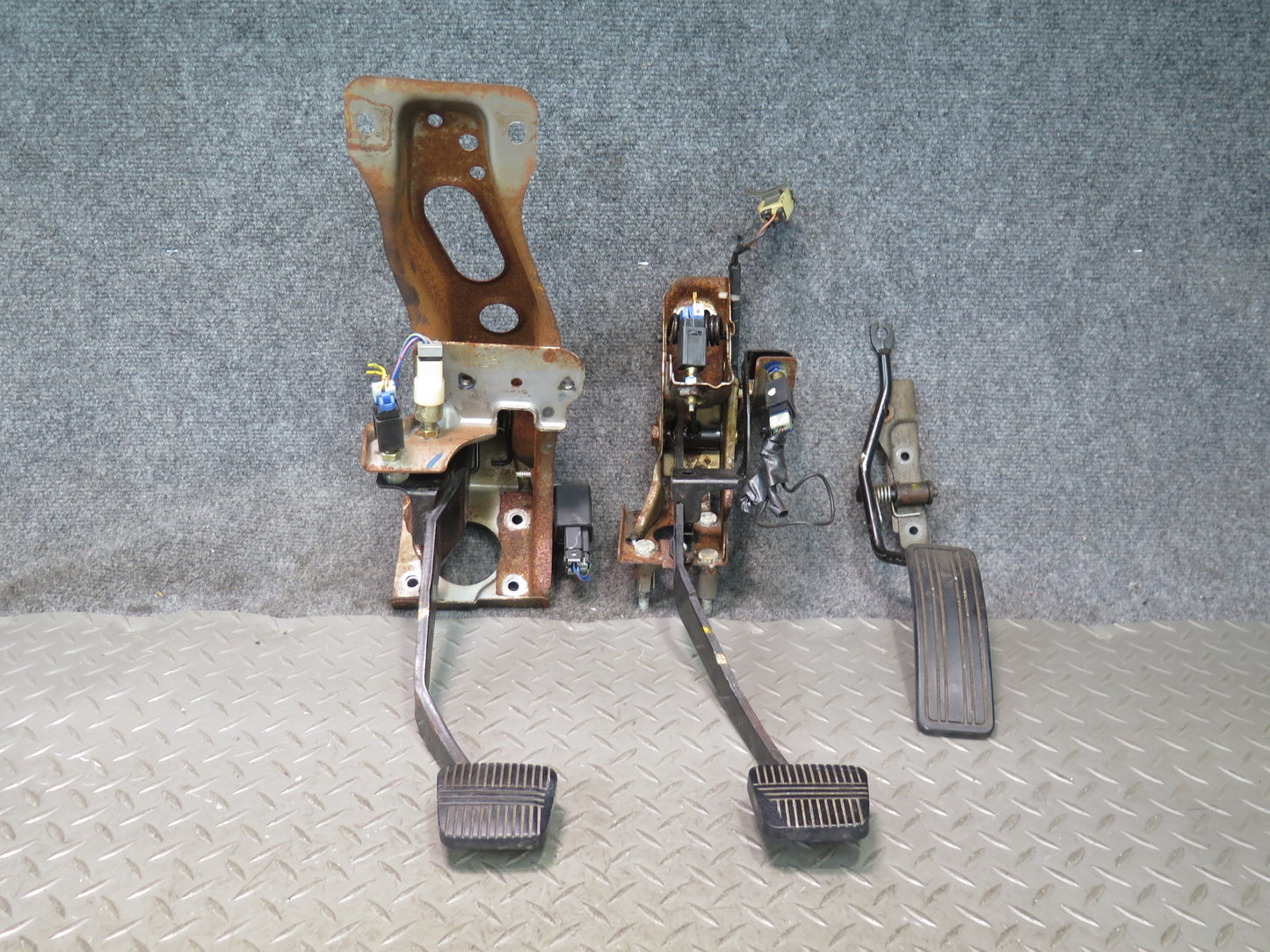 84-89 Nissan Z31 300ZX M/T Gas Brake Stop Clutch Pedal Set of 3 OEM