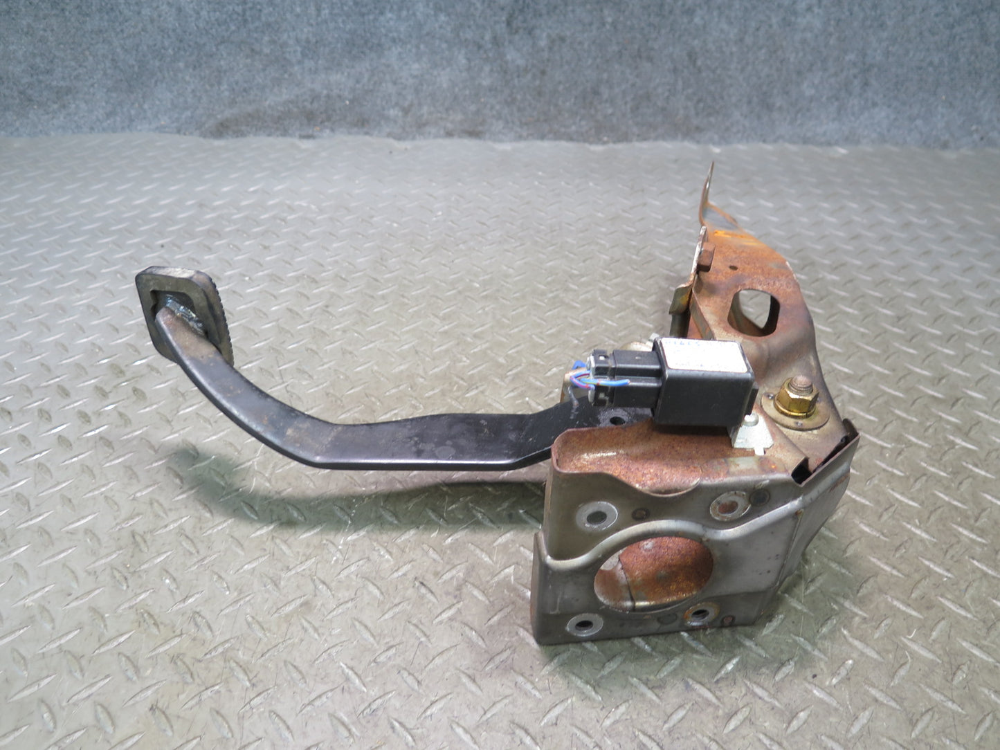 84-89 Nissan Z31 300ZX M/T Gas Brake Stop Clutch Pedal Set of 3 OEM