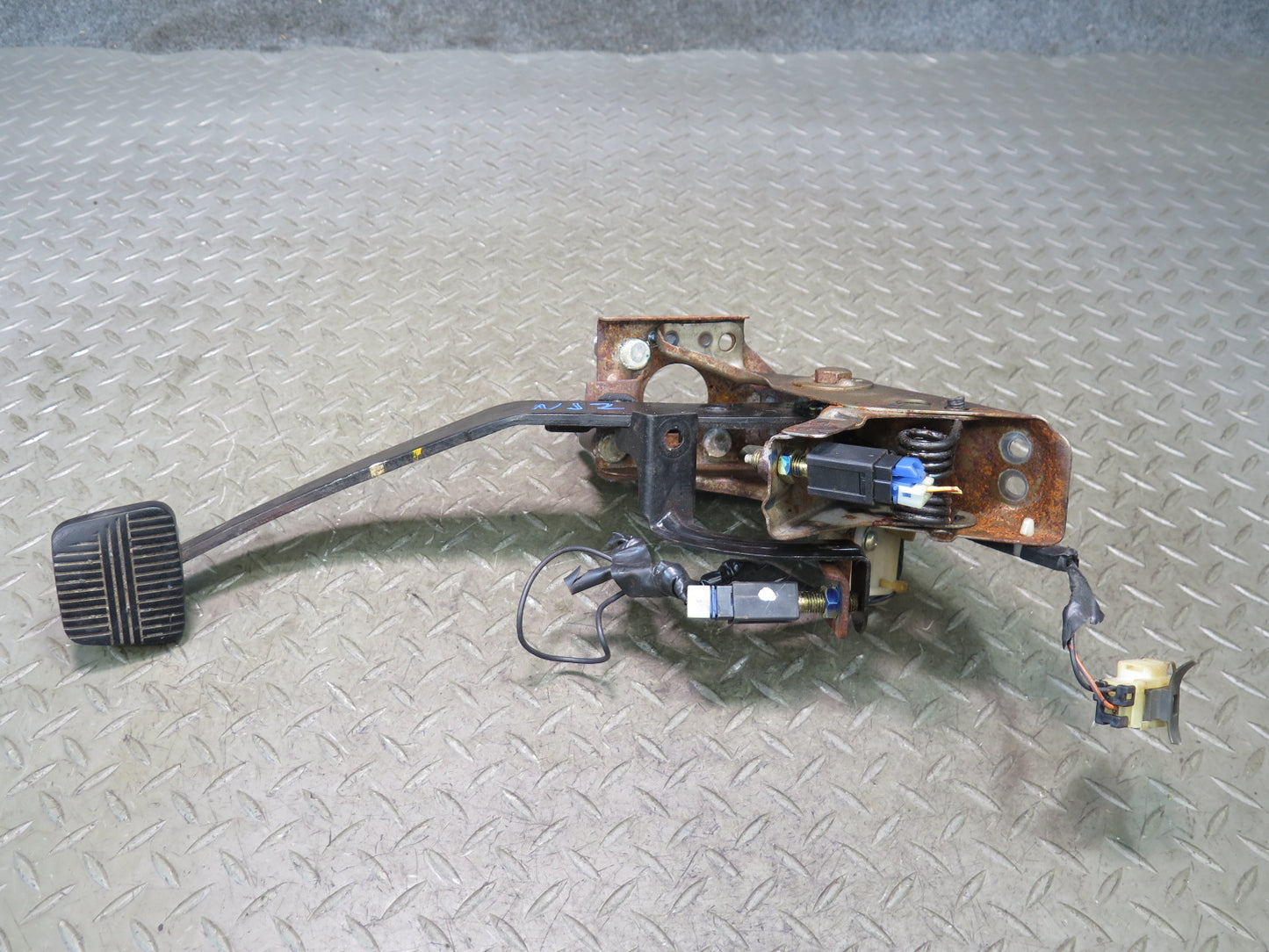 84-89 Nissan Z31 300ZX M/T Gas Brake Stop Clutch Pedal Set of 3 OEM