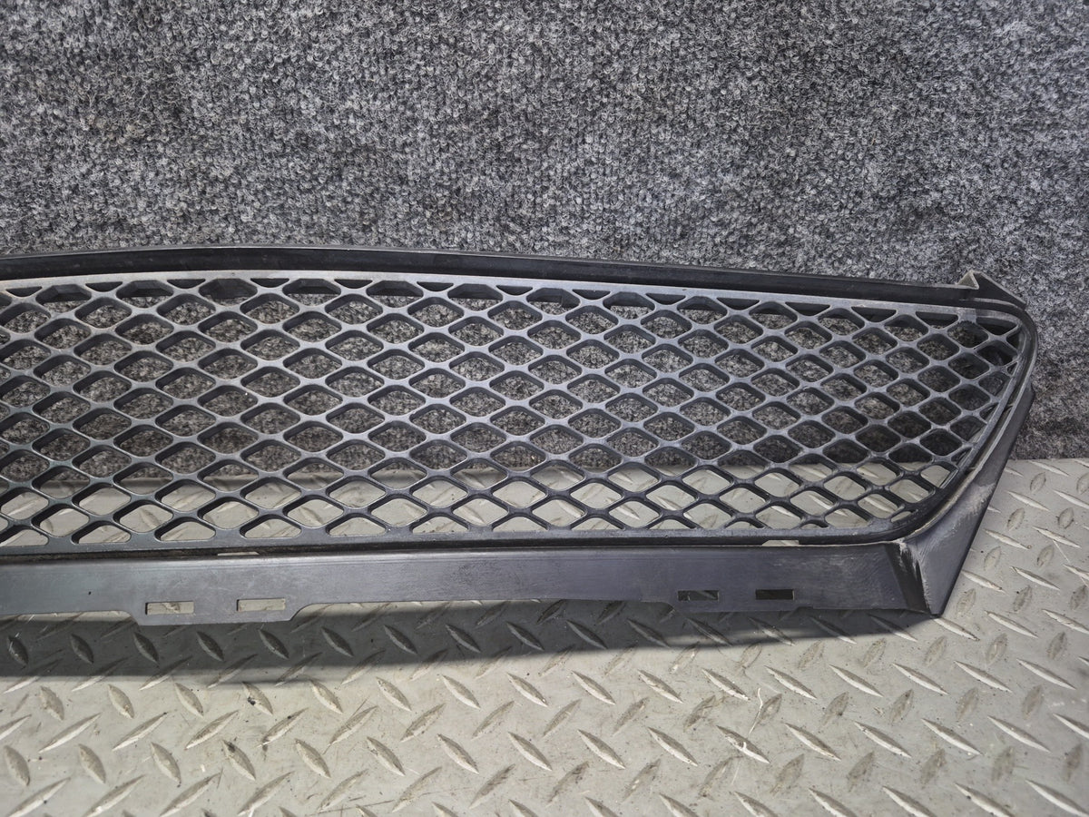 05-08 Mercedes R171 Slk-class Front Bumper Center Grille 1718850123 OEM