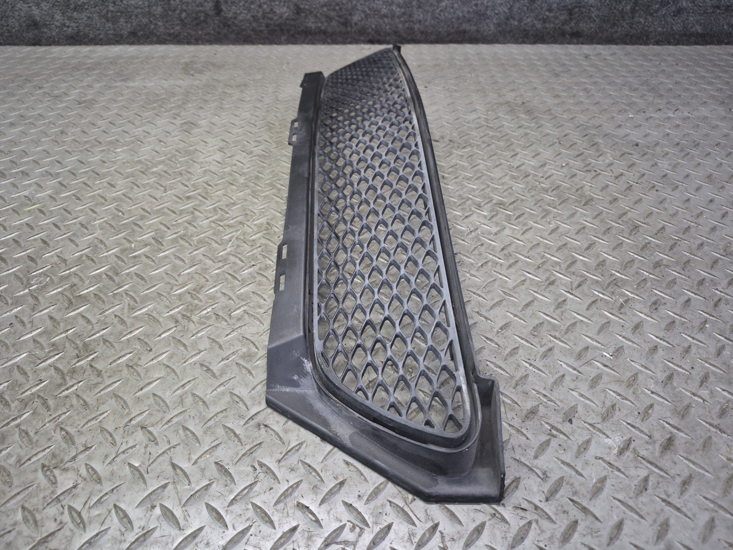 05-08 Mercedes R171 Slk-class Front Bumper Center Grille 1718850123 OEM