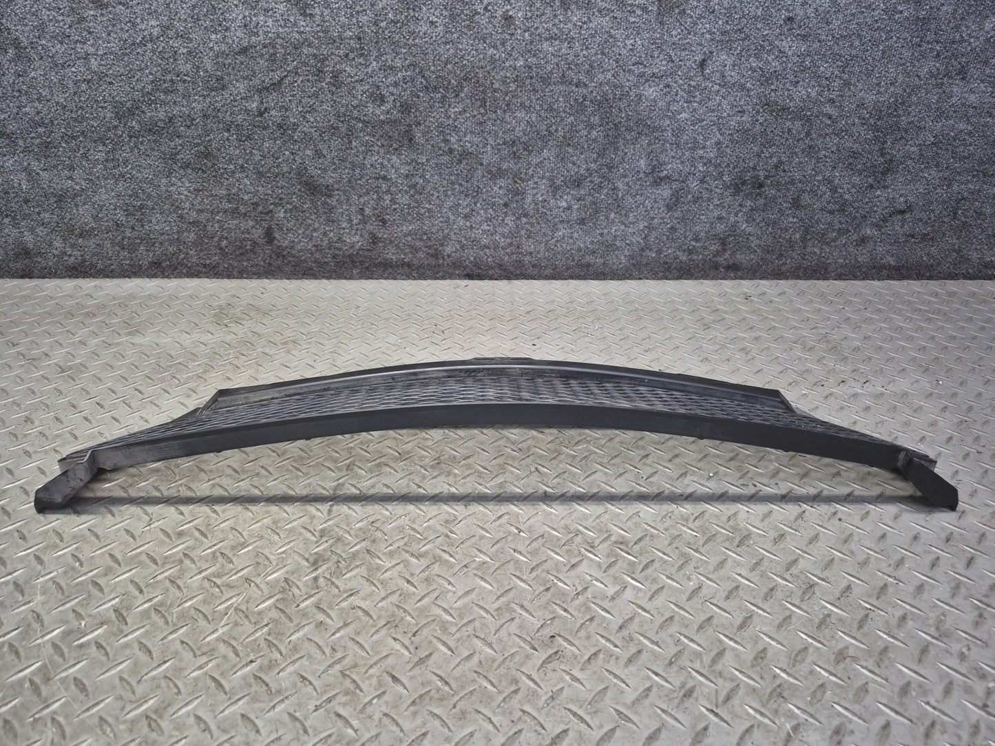 05-08 Mercedes R171 Slk-class Front Bumper Center Grille 1718850123 OEM