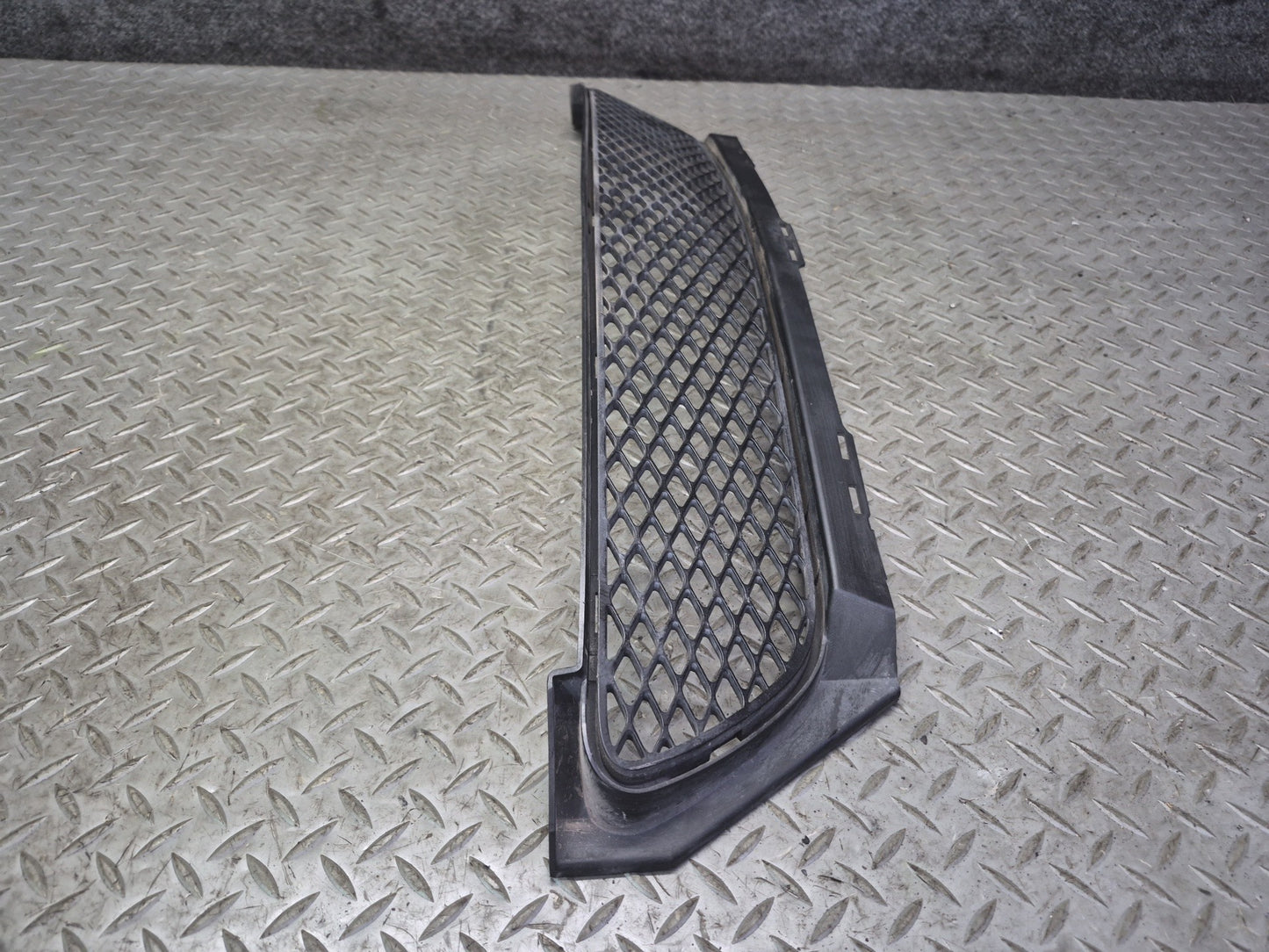 05-08 Mercedes R171 Slk-class Front Bumper Center Grille 1718850123 OEM