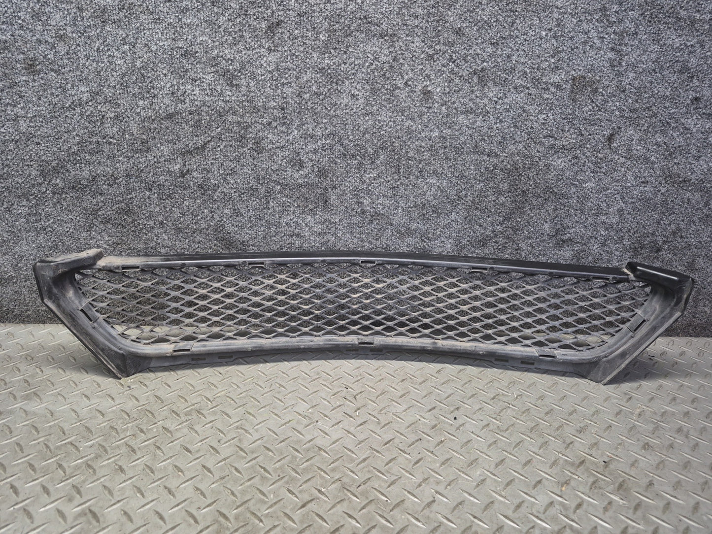 05-08 Mercedes R171 Slk-class Front Bumper Center Grille 1718850123 OEM