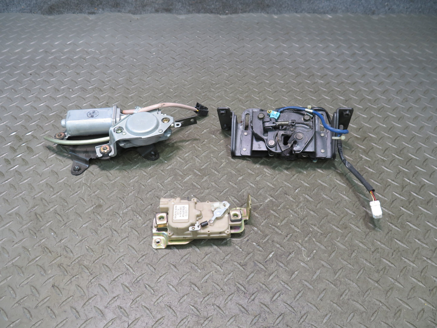 04-09 Nissan 350Z Z33 Conv Rear Trunk Lid Lock Latch w Actuator & Motor Set OEM