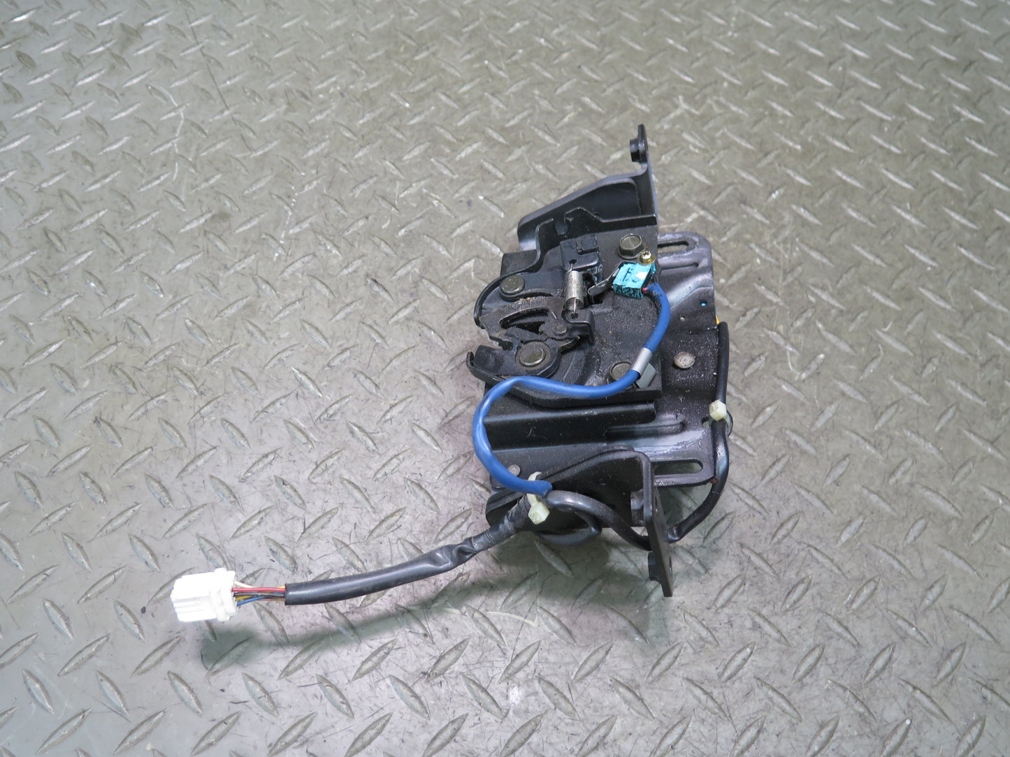 04-09 Nissan 350Z Z33 Conv Rear Trunk Lid Lock Latch w Actuator & Motor Set OEM