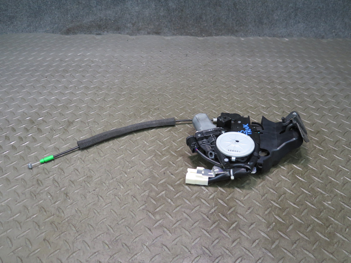 08-12 Lexus UVF46L LS600h Rear Trunk Lid Lock Latch Actuator Power Motor OEM