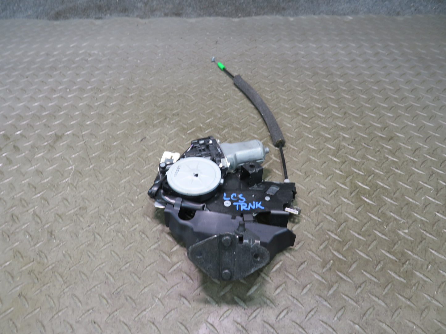 08-12 Lexus UVF46L LS600h Rear Trunk Lid Lock Latch Actuator Power Motor OEM