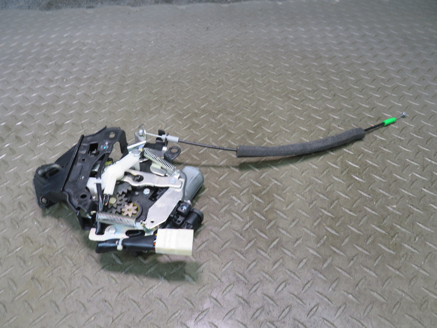 08-12 Lexus UVF46L LS600h Rear Trunk Lid Lock Latch Actuator Power Motor OEM