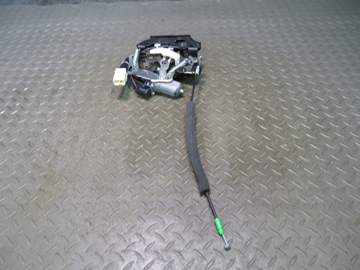 08-12 Lexus UVF46L LS600h Rear Trunk Lid Lock Latch Actuator Power Motor OEM