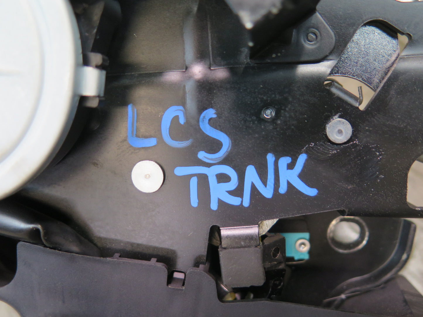 08-12 Lexus UVF46L LS600h Rear Trunk Lid Lock Latch Actuator Power Motor OEM