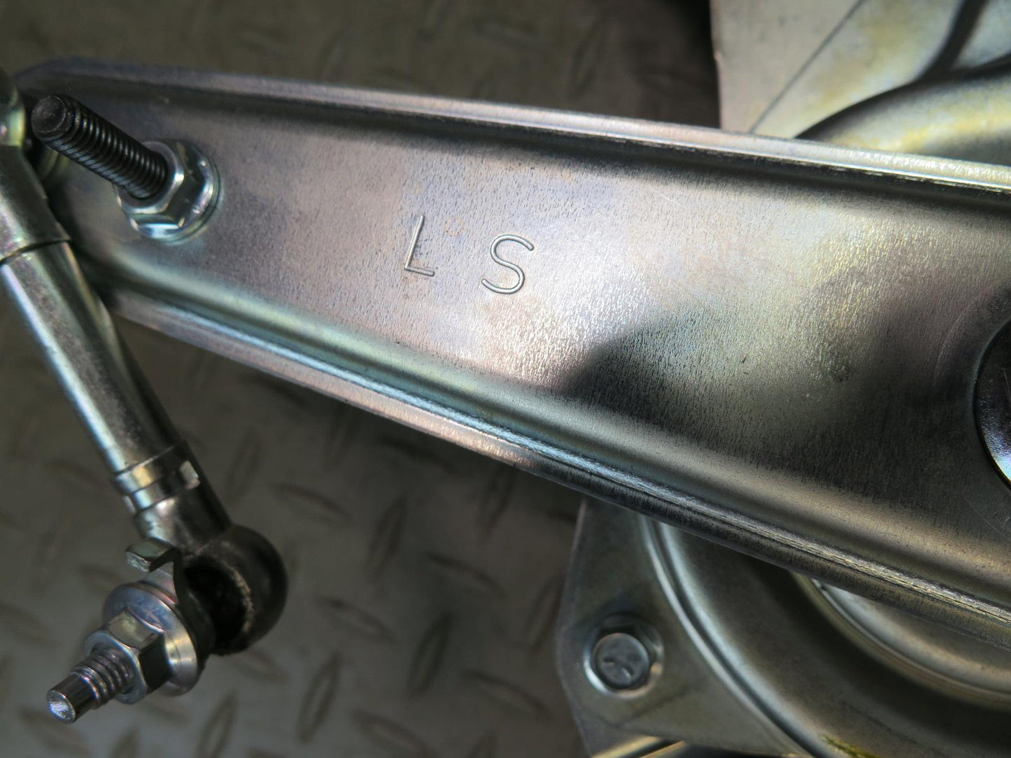 08-16 Lexus UVF46L LS600h Rear Trunk Lid Open Close Lift Actuator Motor OEM