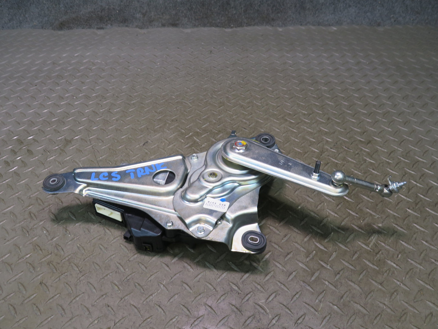 08-16 Lexus UVF46L LS600h Rear Trunk Lid Open Close Lift Actuator Motor OEM