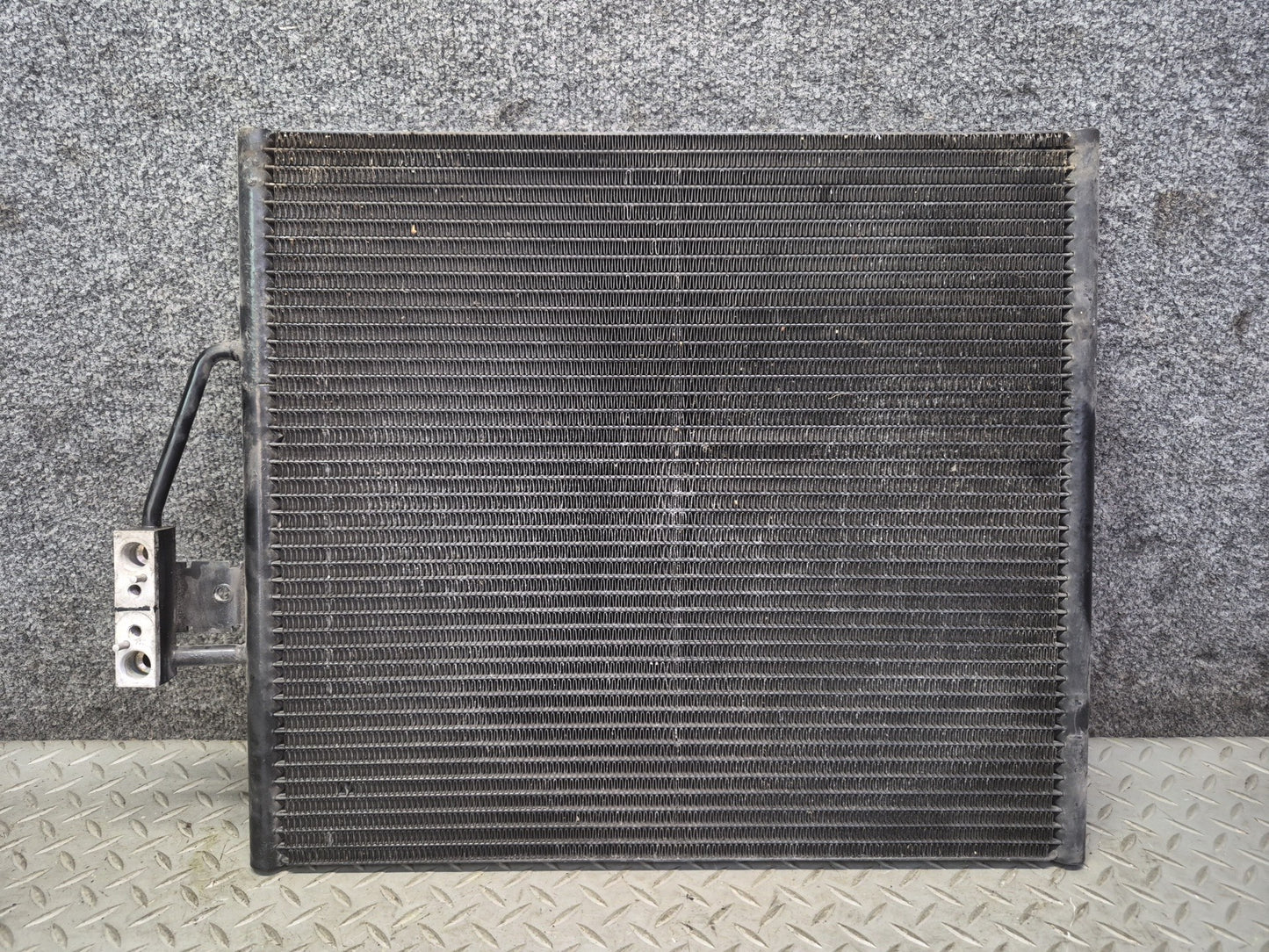 98-03 BMW E39 540i A/C Air Condition Condenser 8378438 OEM