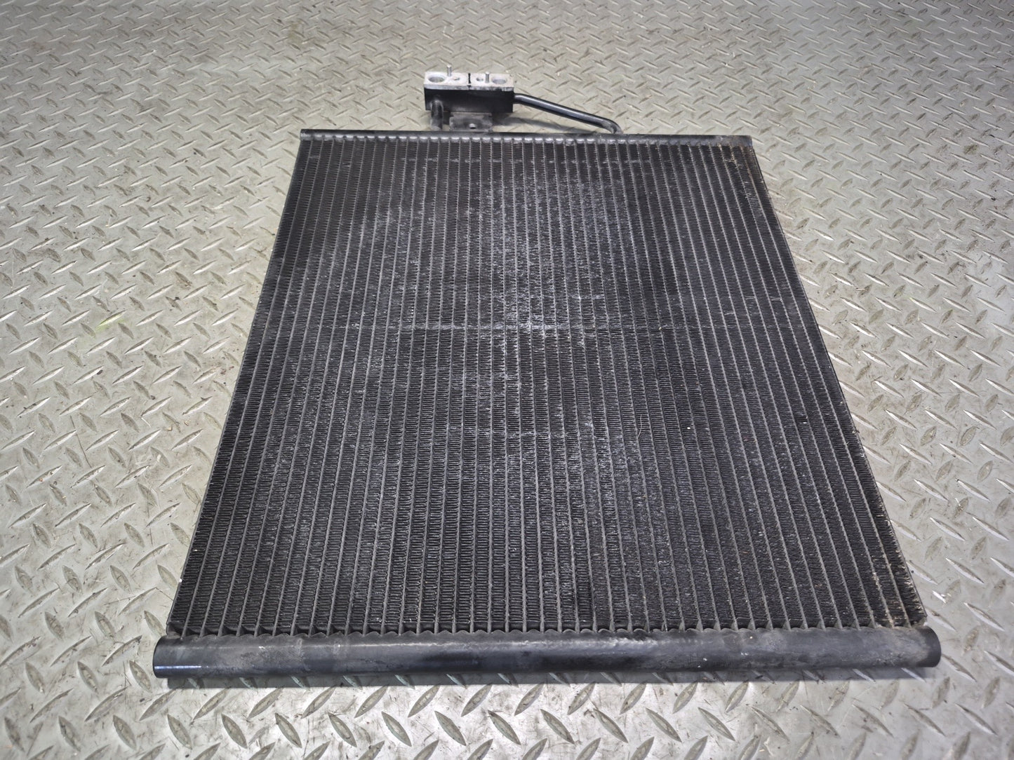 98-03 BMW E39 540i A/C Air Condition Condenser 8378438 OEM