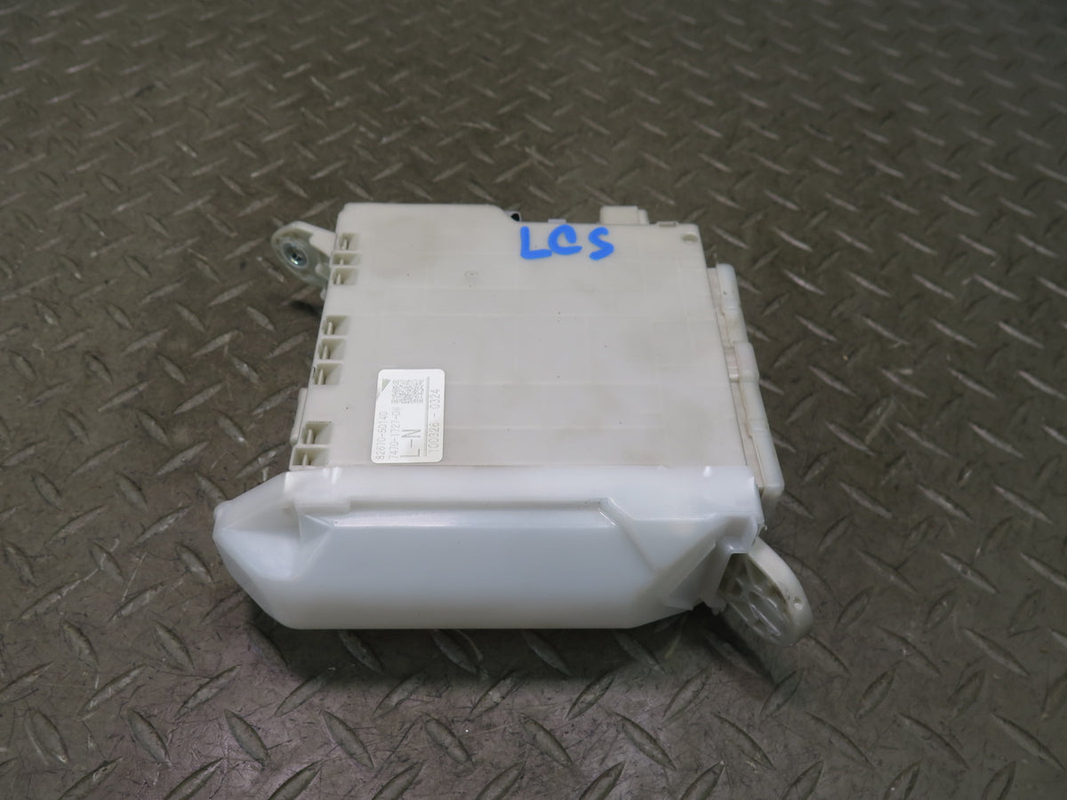 09-11 Lexus UVF46L LS600h Junction Fuse Relay Box Module 82670-50140 OEM