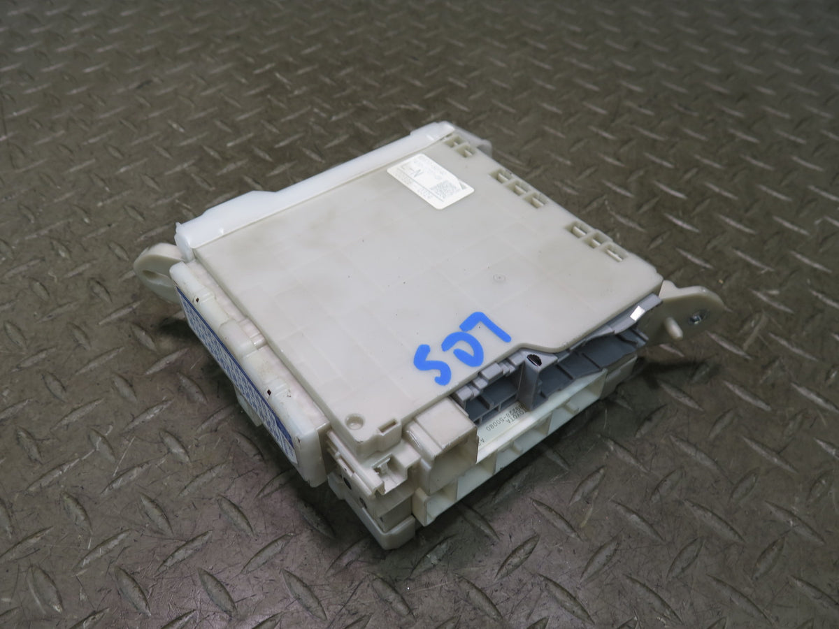 09-11 Lexus UVF46L LS600h Junction Fuse Relay Box Module 82670-50140 OEM