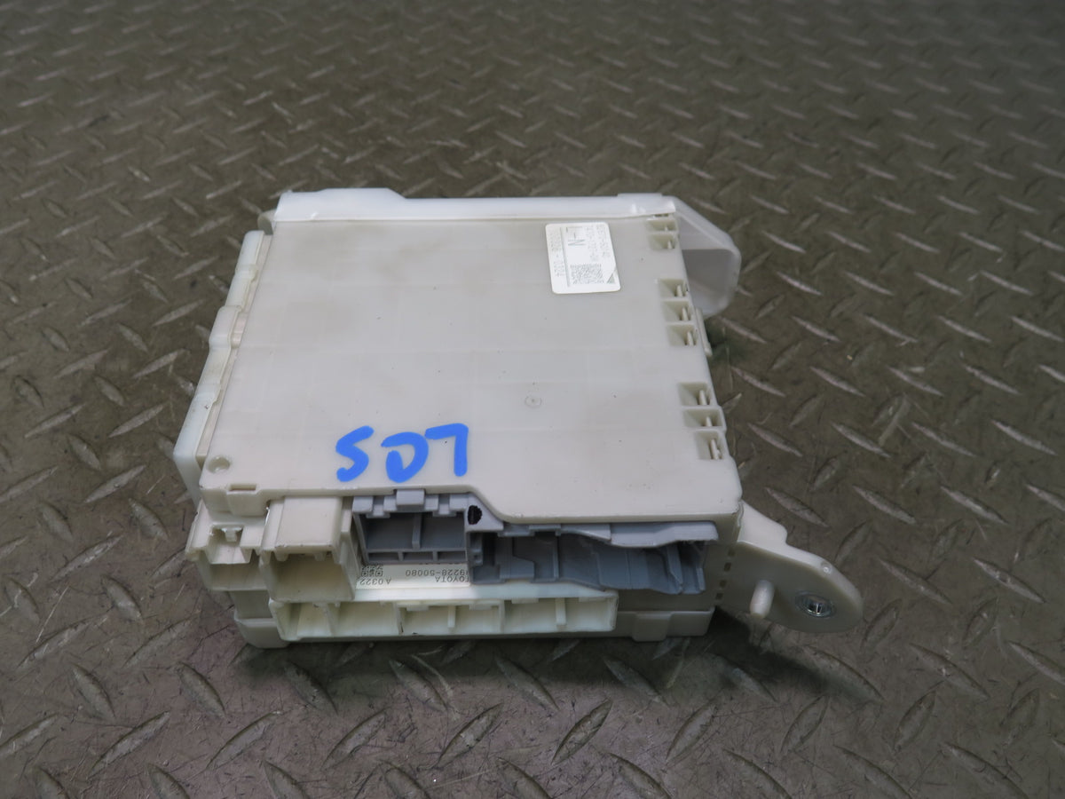 09-11 Lexus UVF46L LS600h Junction Fuse Relay Box Module 82670-50140 OEM
