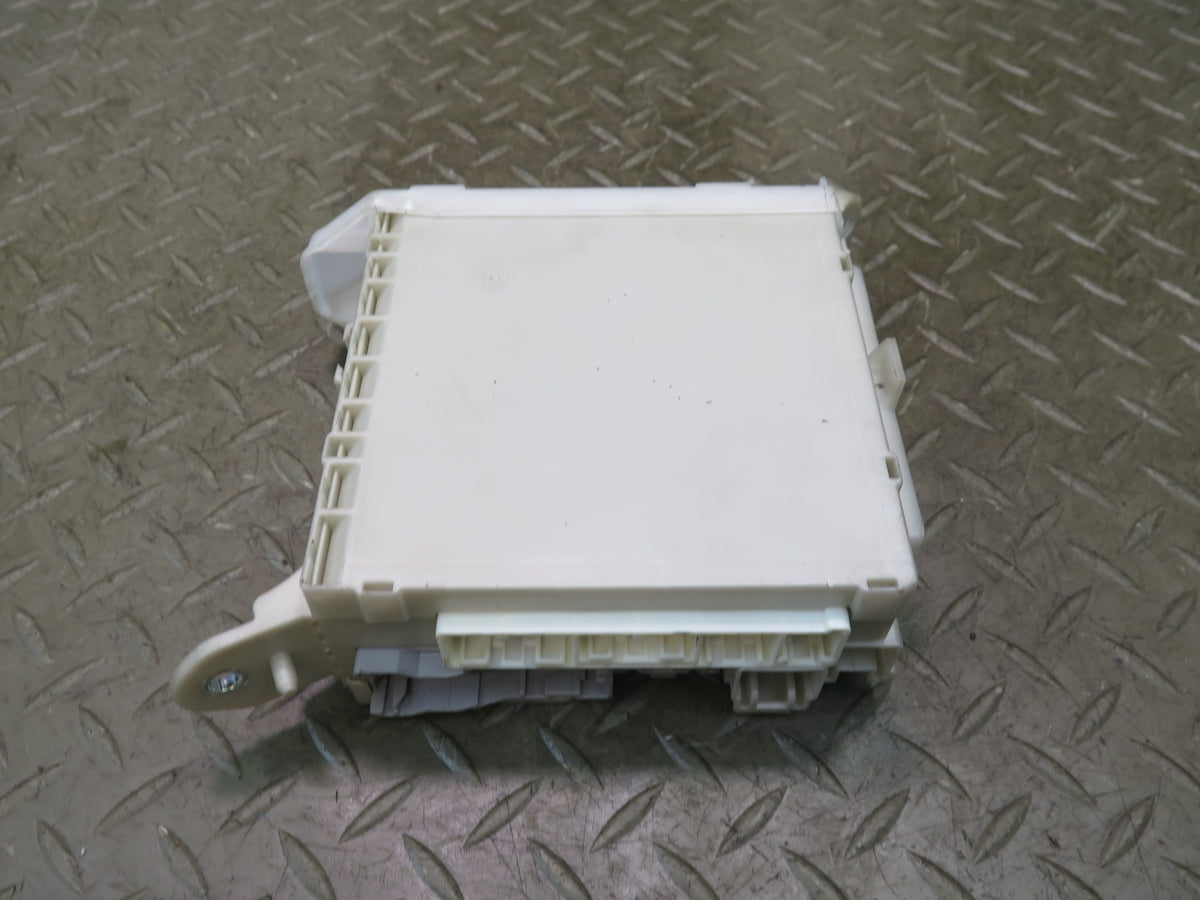 09-11 Lexus UVF46L LS600h Junction Fuse Relay Box Module 82670-50140 OEM