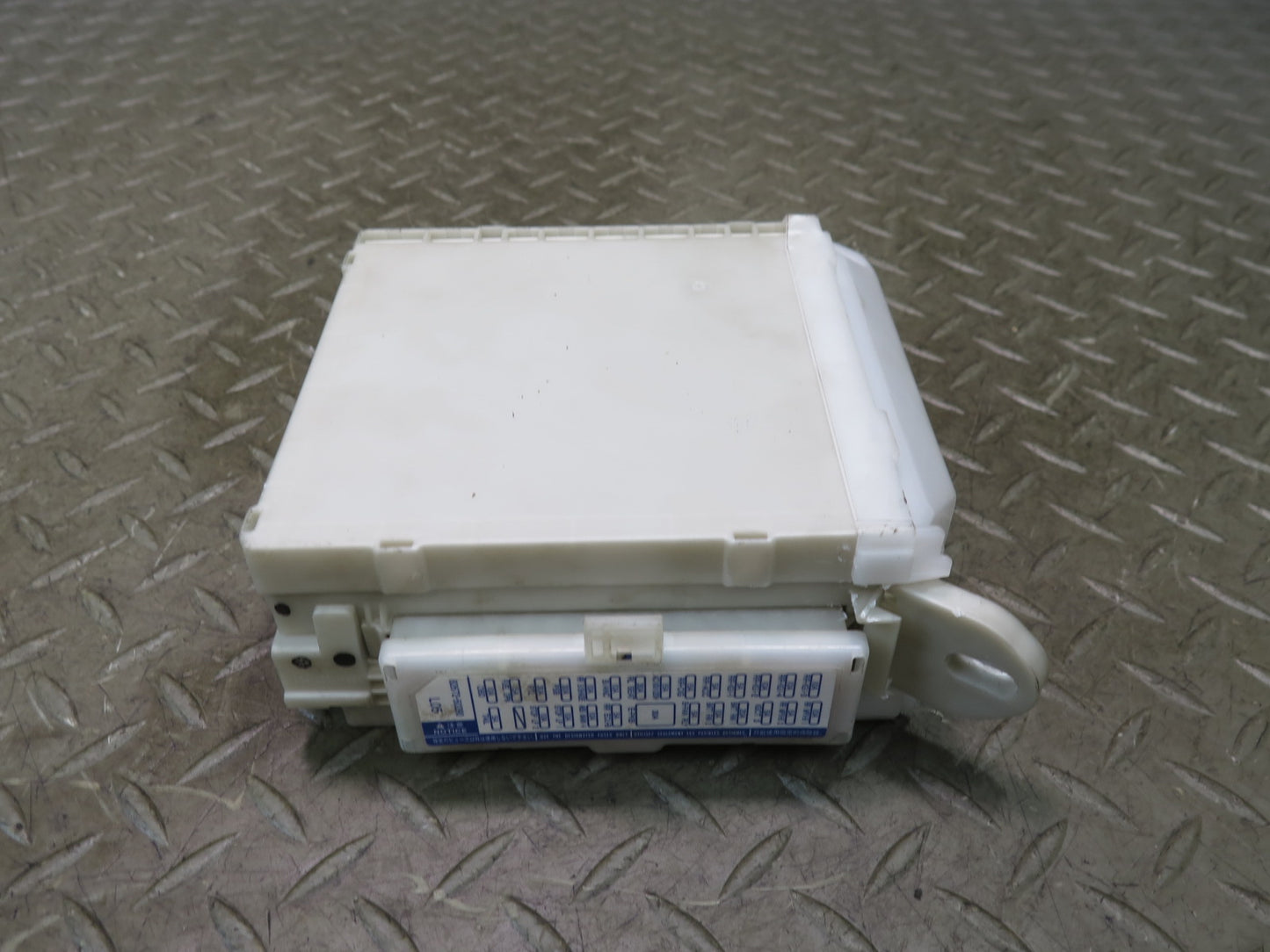 09-11 Lexus UVF46L LS600h Junction Fuse Relay Box Module 82670-50140 OEM