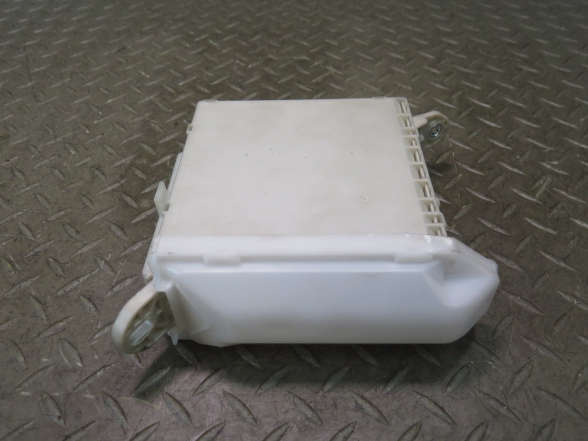 09-11 Lexus UVF46L LS600h Junction Fuse Relay Box Module 82670-50140 OEM