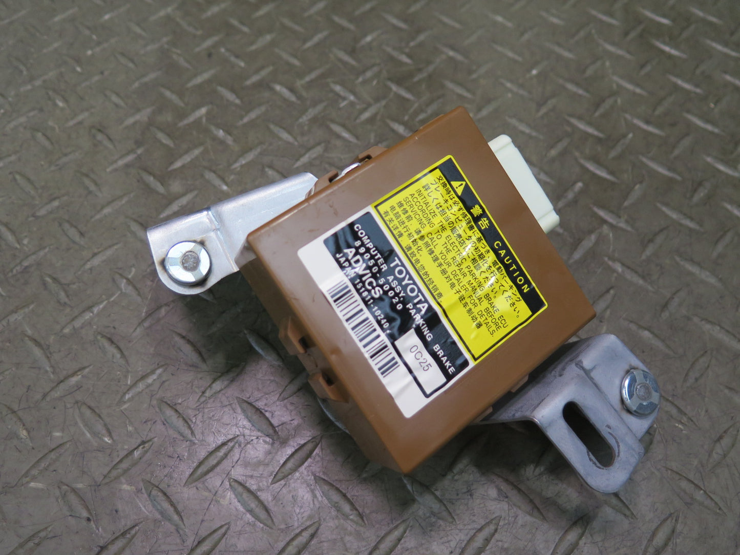 08-16 Lexus UVF46L LS600h Parking Brake Control Module 89050-50020 OEM