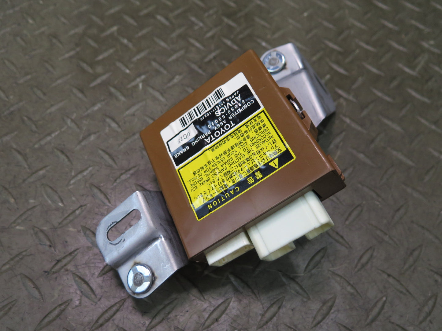 08-16 Lexus UVF46L LS600h Parking Brake Control Module 89050-50020 OEM