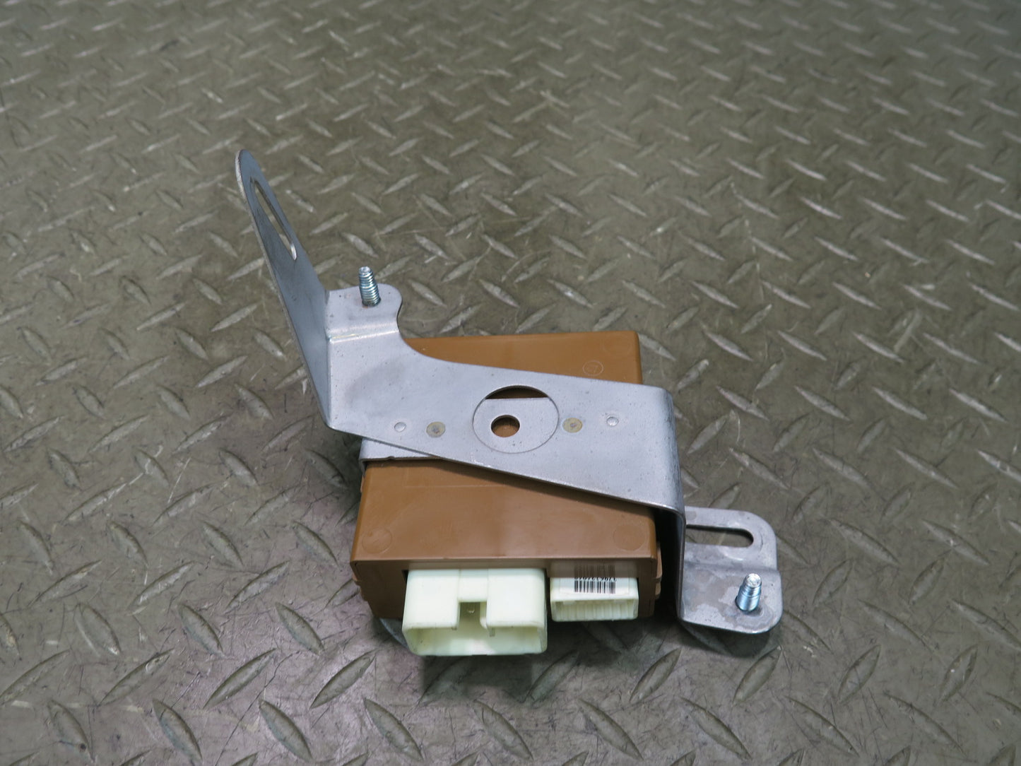08-16 Lexus UVF46L LS600h Parking Brake Control Module 89050-50020 OEM