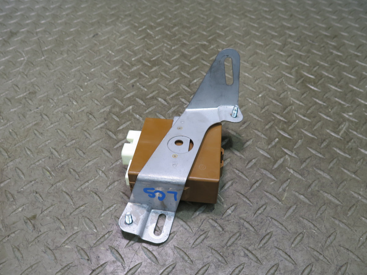 08-16 Lexus UVF46L LS600h Parking Brake Control Module 89050-50020 OEM
