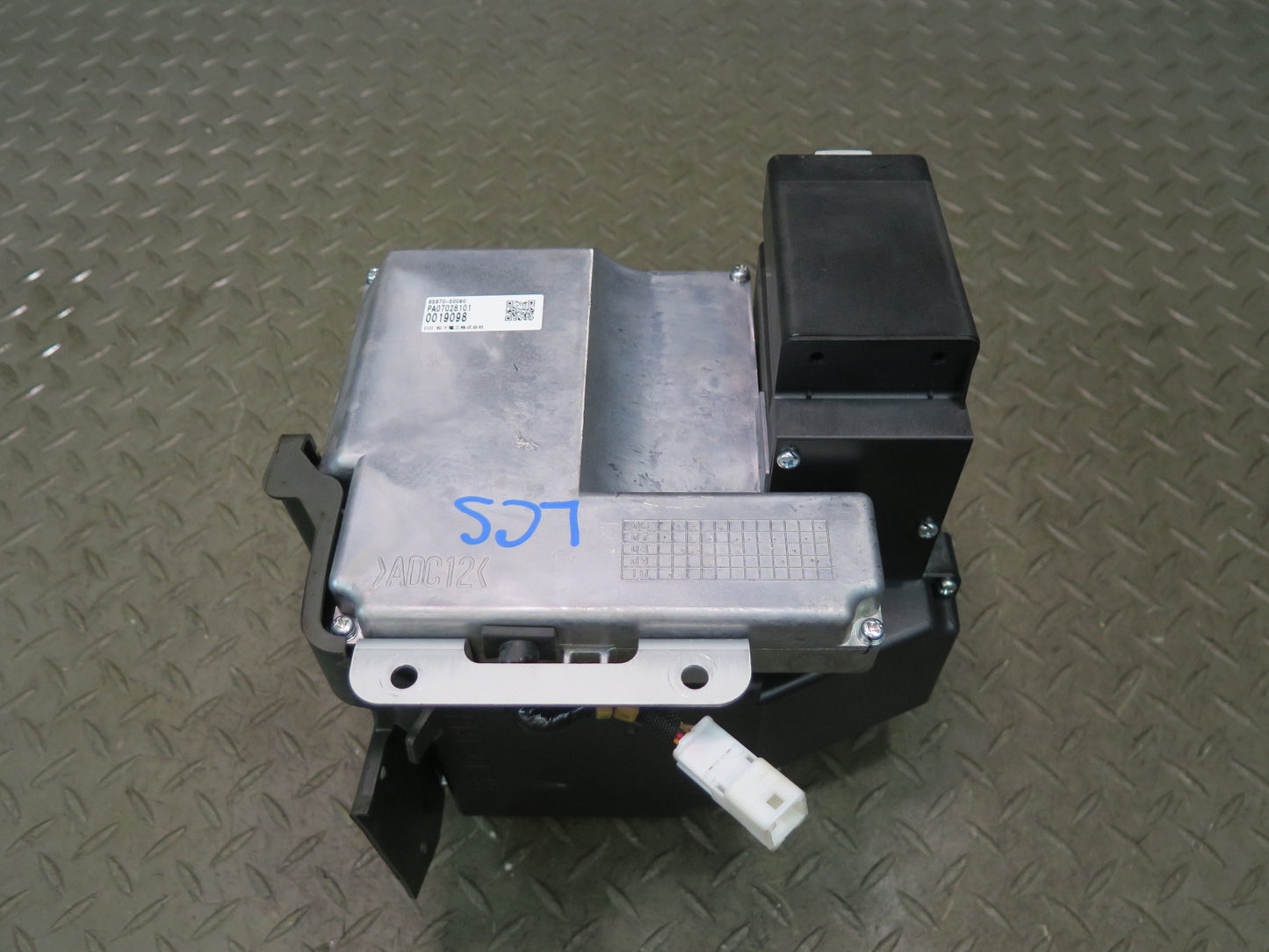 10-12 Lexus UVF46L LS600hL Seat Lumbar Support Pump 72071-50020 OEM