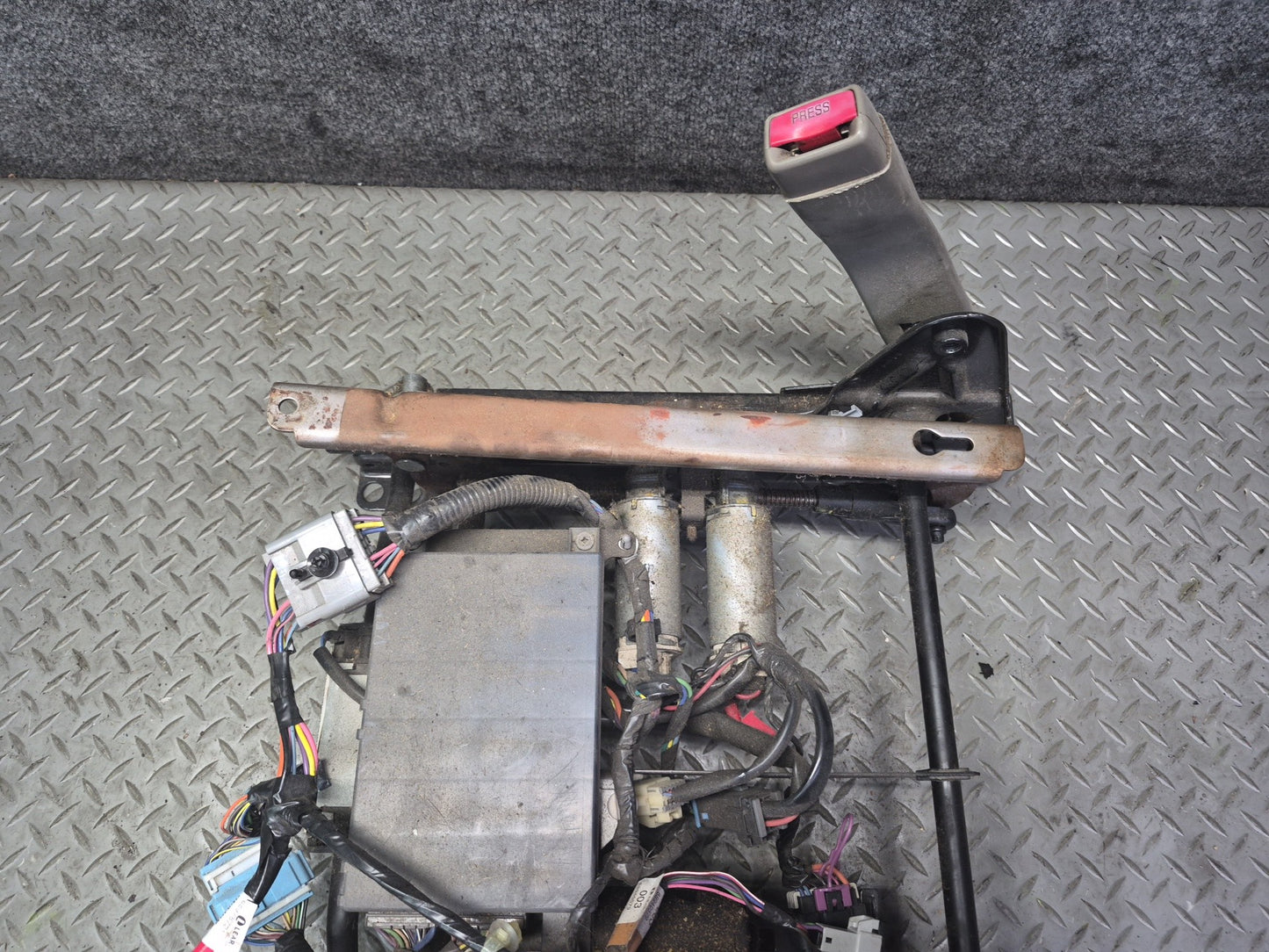 2003-2007 Hummer H2 Front Left Side Seat Lower Frame Track Rail W/ Motors